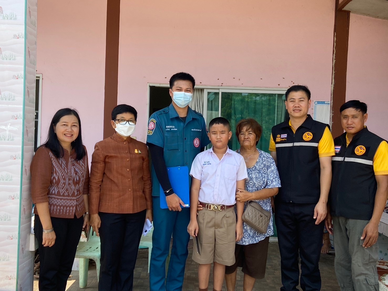 พช.หนองคาย ร่วมลงพื้นที่เพื่อจัดเก็บข้อมูลครัวเรือนที่ขอรับการสนับสนุนวัสดุอุปกรณ์ ภายใต้บันทึกข้อตกลงความร่วมมือในการแก้ไขปัญหาความยากจนเชิงบูรณาการ ระหว่าง กรมการพัฒนาชุมชนกระทรวงมหาดไทย กับ มูลนิธิป่อเต็กตึ๊ง