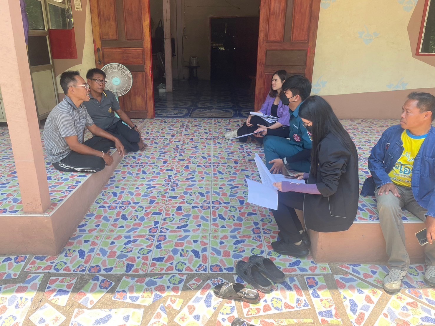 พช.หนองคาย ร่วมลงพื้นที่เพื่อจัดเก็บข้อมูลครัวเรือนที่ขอรับการสนับสนุนวัสดุอุปกรณ์ ภายใต้บันทึกข้อตกลงความร่วมมือในการแก้ไขปัญหาความยากจนเชิงบูรณาการ ระหว่าง กรมการพัฒนาชุมชนกระทรวงมหาดไทย กับ มูลนิธิป่อเต็กตึ๊ง