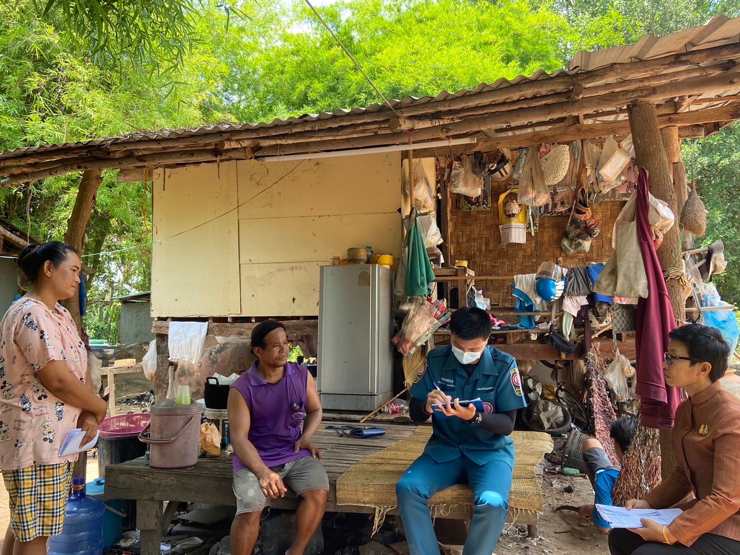 พช.หนองคาย ร่วมลงพื้นที่เพื่อจัดเก็บข้อมูลครัวเรือนที่ขอรับการสนับสนุนวัสดุอุปกรณ์ ภายใต้บันทึกข้อตกลงความร่วมมือในการแก้ไขปัญหาความยากจนเชิงบูรณาการ ระหว่าง กรมการพัฒนาชุมชนกระทรวงมหาดไทย กับ มูลนิธิป่อเต็กตึ๊ง