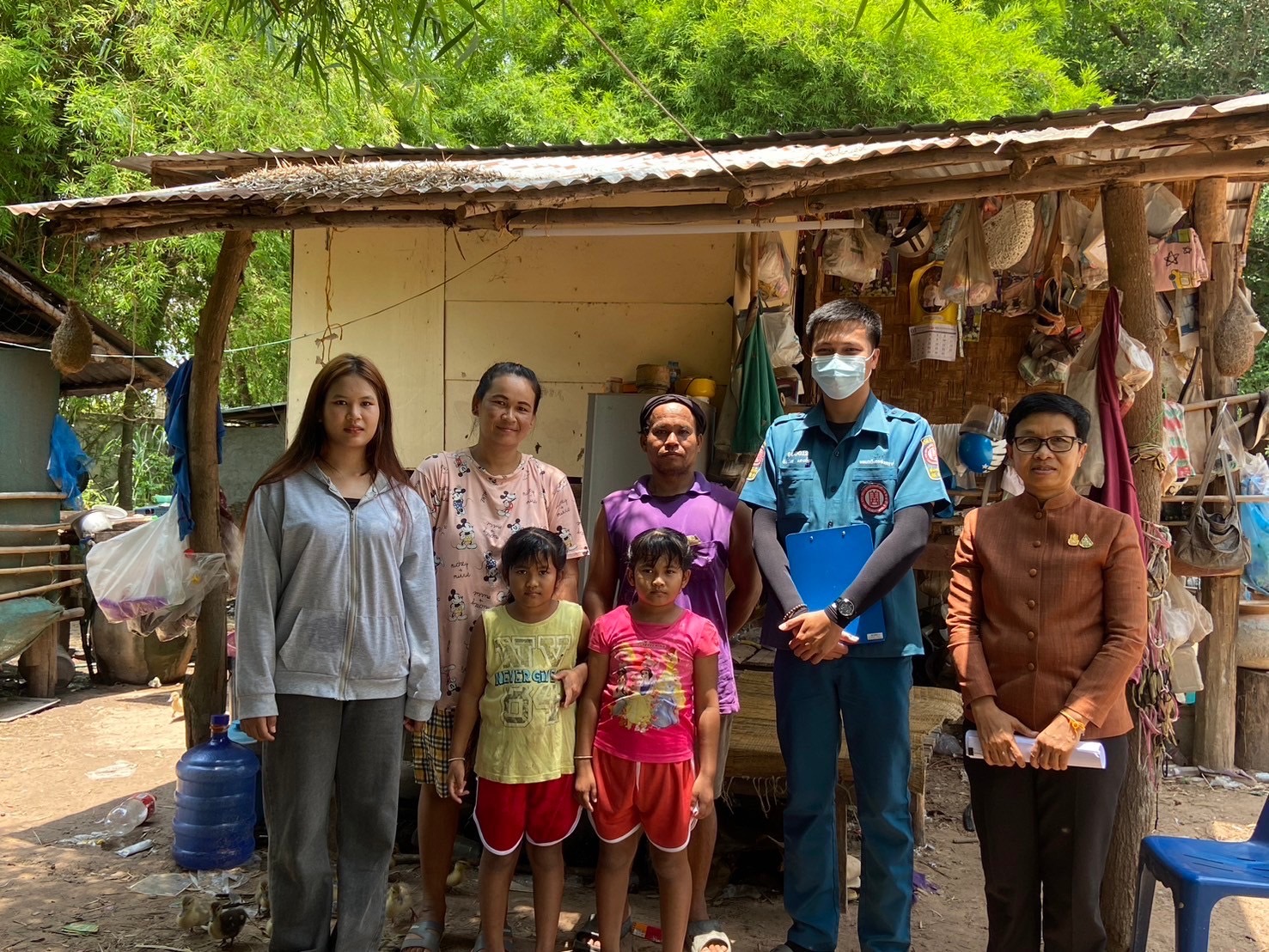 พช.หนองคาย ร่วมลงพื้นที่เพื่อจัดเก็บข้อมูลครัวเรือนที่ขอรับการสนับสนุนวัสดุอุปกรณ์ ภายใต้บันทึกข้อตกลงความร่วมมือในการแก้ไขปัญหาความยากจนเชิงบูรณาการ ระหว่าง กรมการพัฒนาชุมชนกระทรวงมหาดไทย กับ มูลนิธิป่อเต็กตึ๊ง