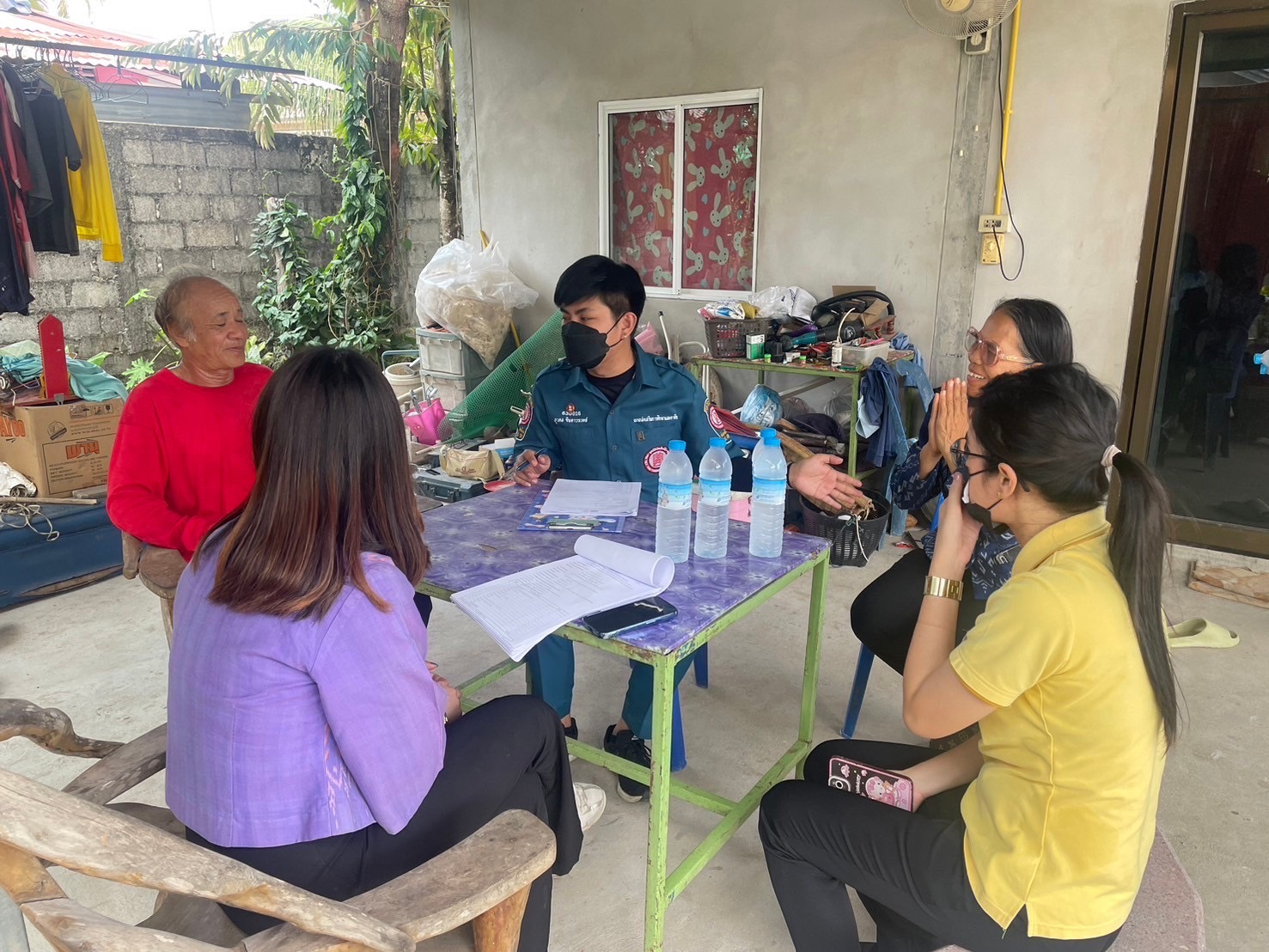 พช.หนองคาย ร่วมลงพื้นที่เพื่อจัดเก็บข้อมูลครัวเรือนที่ขอรับการสนับสนุนวัสดุอุปกรณ์ ภายใต้บันทึกข้อตกลงความร่วมมือในการแก้ไขปัญหาความยากจนเชิงบูรณาการ ระหว่าง กรมการพัฒนาชุมชนกระทรวงมหาดไทย กับ มูลนิธิป่อเต็กตึ๊ง