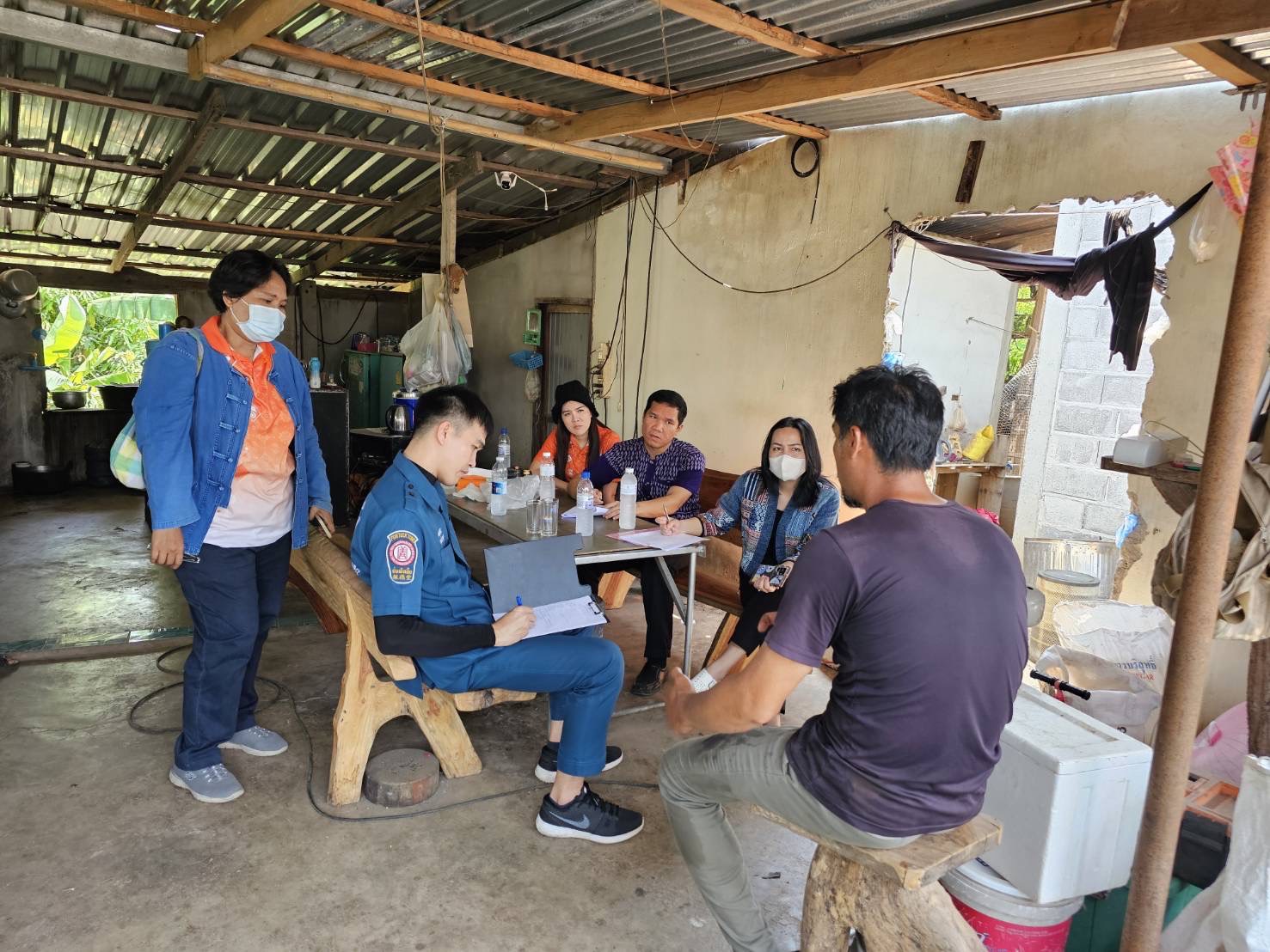 พช.หนองคาย ร่วมลงพื้นที่เพื่อจัดเก็บข้อมูลครัวเรือนที่ขอรับการสนับสนุนวัสดุอุปกรณ์ ภายใต้บันทึกข้อตกลงความร่วมมือในการแก้ไขปัญหาความยากจนเชิงบูรณาการ ระหว่าง กรมการพัฒนาชุมชนกระทรวงมหาดไทย กับ มูลนิธิป่อเต็กตึ๊ง
