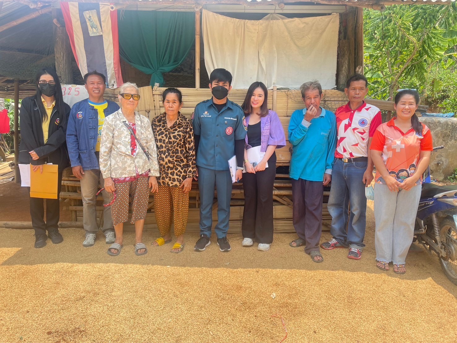 พช.หนองคาย ร่วมลงพื้นที่เพื่อจัดเก็บข้อมูลครัวเรือนที่ขอรับการสนับสนุนวัสดุอุปกรณ์ ภายใต้บันทึกข้อตกลงความร่วมมือในการแก้ไขปัญหาความยากจนเชิงบูรณาการ ระหว่าง กรมการพัฒนาชุมชนกระทรวงมหาดไทย กับ มูลนิธิป่อเต็กตึ๊ง