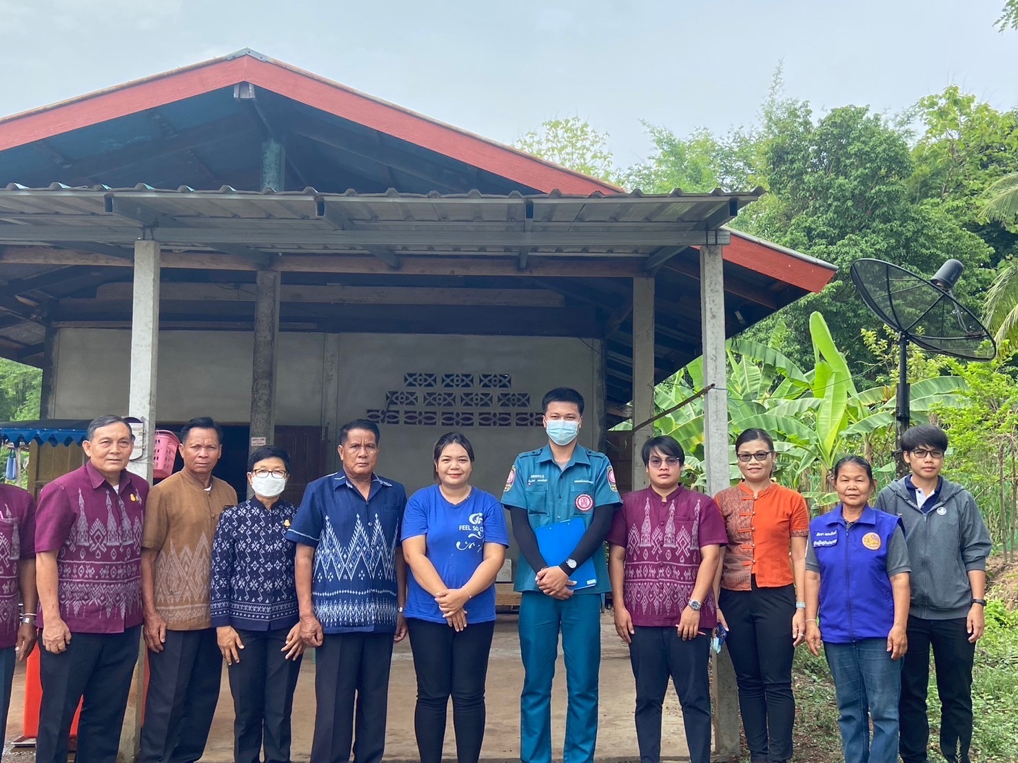 พช.หนองคาย ร่วมลงพื้นที่เพื่อจัดเก็บข้อมูลครัวเรือนที่ขอรับการสนับสนุนวัสดุอุปกรณ์ ภายใต้บันทึกข้อตกลงความร่วมมือในการแก้ไขปัญหาความยากจนเชิงบูรณาการ ระหว่าง กรมการพัฒนาชุมชนกระทรวงมหาดไทย กับ มูลนิธิป่อเต็กตึ๊ง