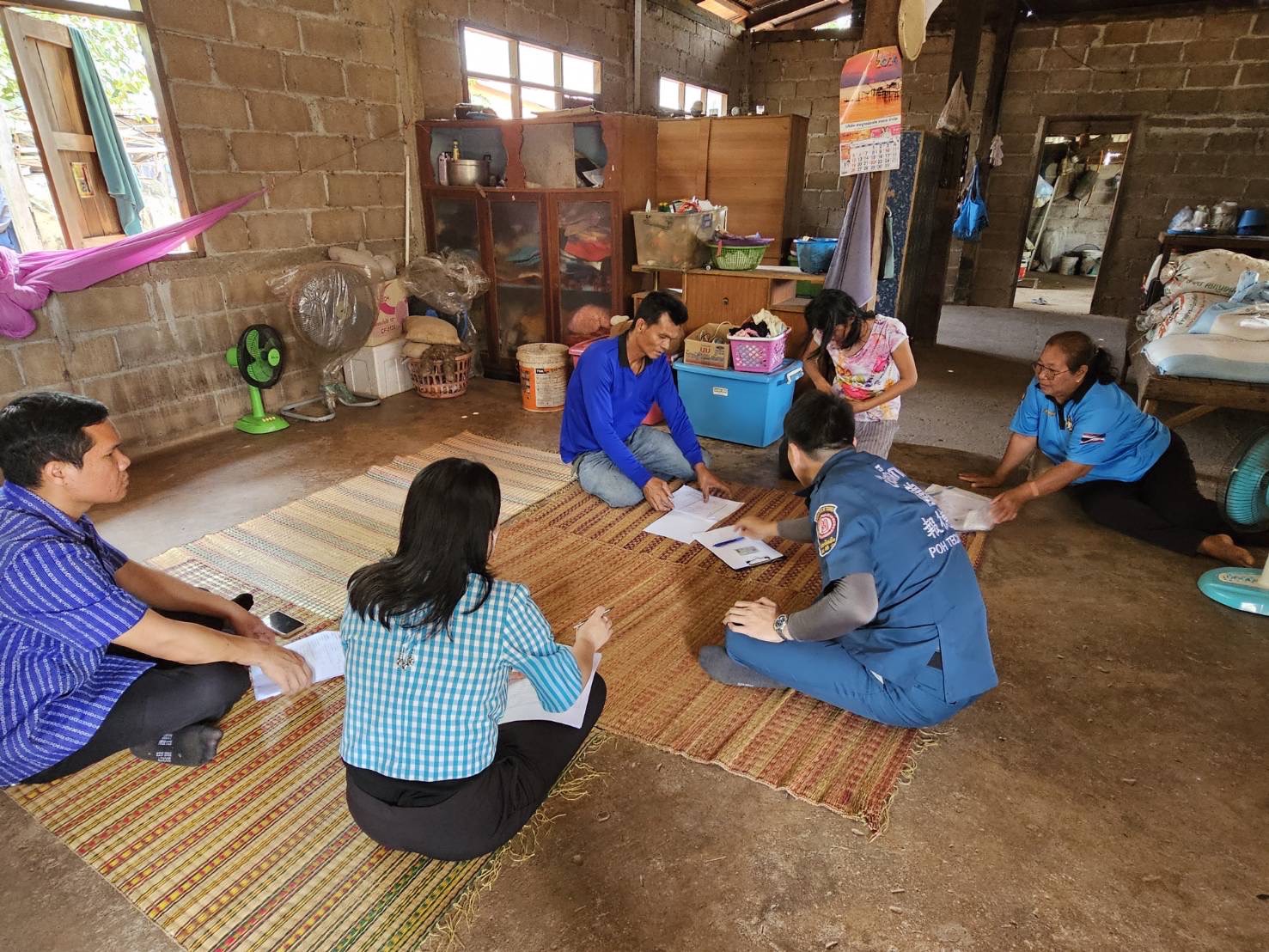 พช.หนองคาย ร่วมลงพื้นที่เพื่อจัดเก็บข้อมูลครัวเรือนที่ขอรับการสนับสนุนวัสดุอุปกรณ์ ภายใต้บันทึกข้อตกลงความร่วมมือในการแก้ไขปัญหาความยากจนเชิงบูรณาการ ระหว่าง กรมการพัฒนาชุมชนกระทรวงมหาดไทย กับ มูลนิธิป่อเต็กตึ๊ง