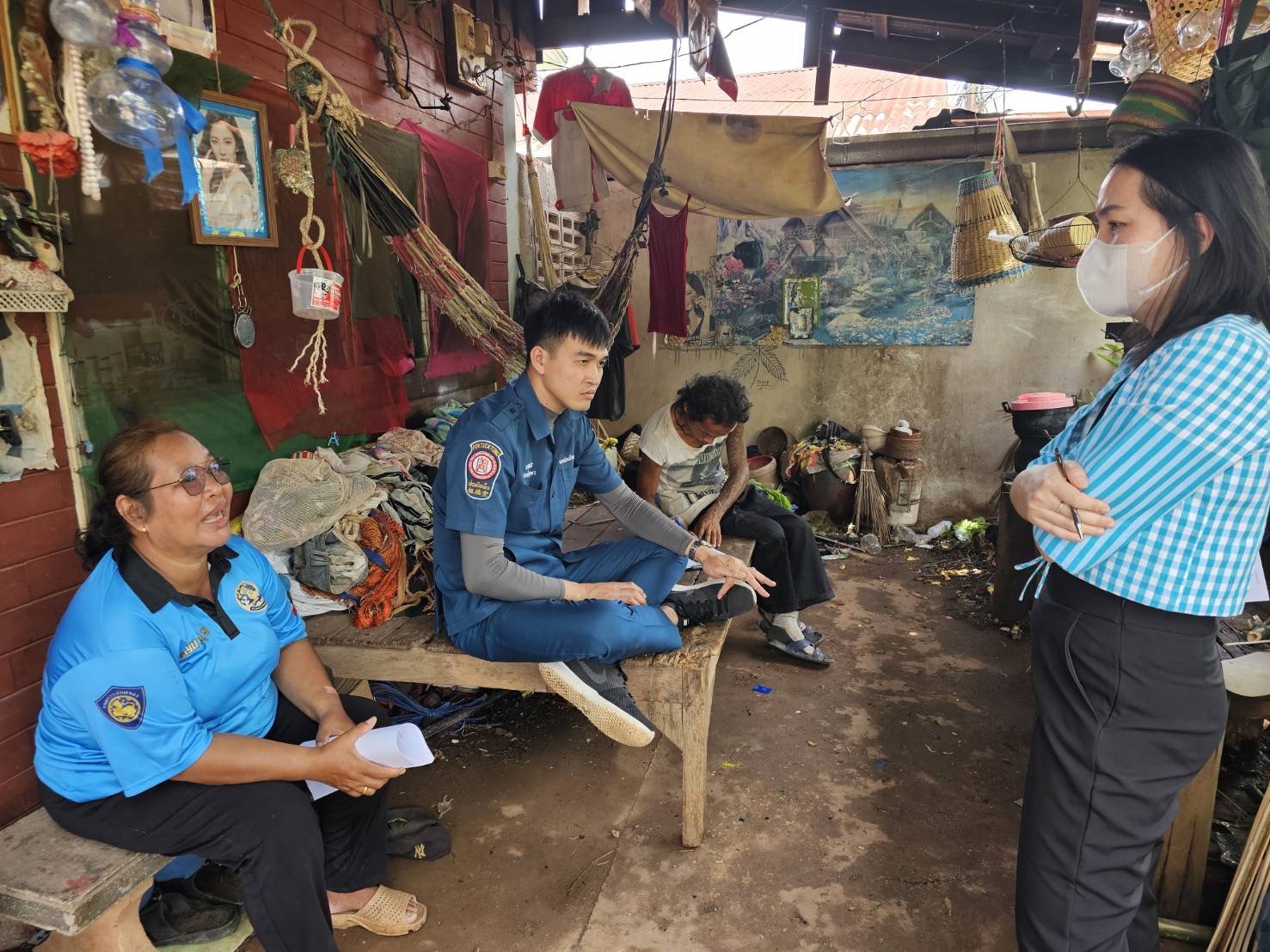 พช.หนองคาย ร่วมลงพื้นที่เพื่อจัดเก็บข้อมูลครัวเรือนที่ขอรับการสนับสนุนวัสดุอุปกรณ์ ภายใต้บันทึกข้อตกลงความร่วมมือในการแก้ไขปัญหาความยากจนเชิงบูรณาการ ระหว่าง กรมการพัฒนาชุมชนกระทรวงมหาดไทย กับ มูลนิธิป่อเต็กตึ๊ง