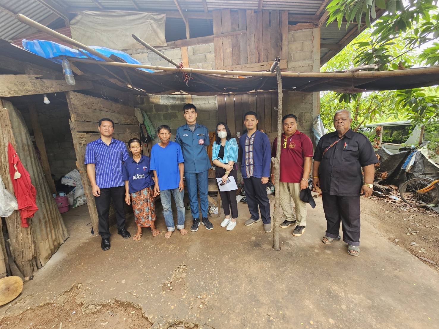 พช.หนองคาย ร่วมลงพื้นที่เพื่อจัดเก็บข้อมูลครัวเรือนที่ขอรับการสนับสนุนวัสดุอุปกรณ์ ภายใต้บันทึกข้อตกลงความร่วมมือในการแก้ไขปัญหาความยากจนเชิงบูรณาการ ระหว่าง กรมการพัฒนาชุมชนกระทรวงมหาดไทย กับ มูลนิธิป่อเต็กตึ๊ง