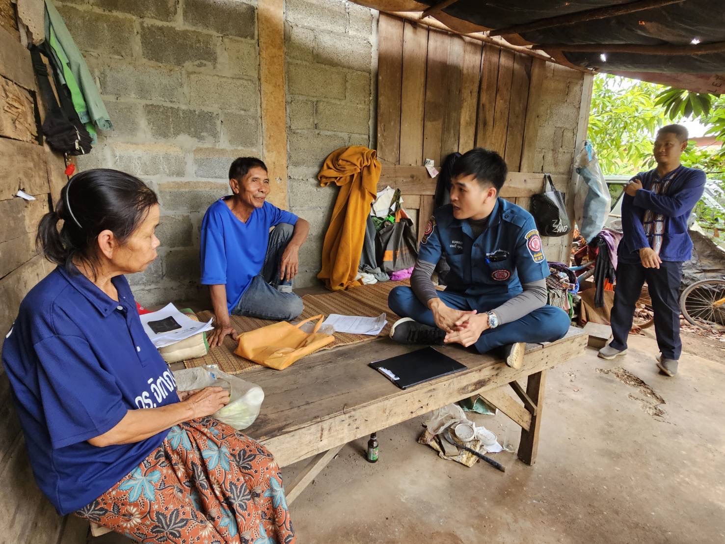พช.หนองคาย ร่วมลงพื้นที่เพื่อจัดเก็บข้อมูลครัวเรือนที่ขอรับการสนับสนุนวัสดุอุปกรณ์ ภายใต้บันทึกข้อตกลงความร่วมมือในการแก้ไขปัญหาความยากจนเชิงบูรณาการ ระหว่าง กรมการพัฒนาชุมชนกระทรวงมหาดไทย กับ มูลนิธิป่อเต็กตึ๊ง