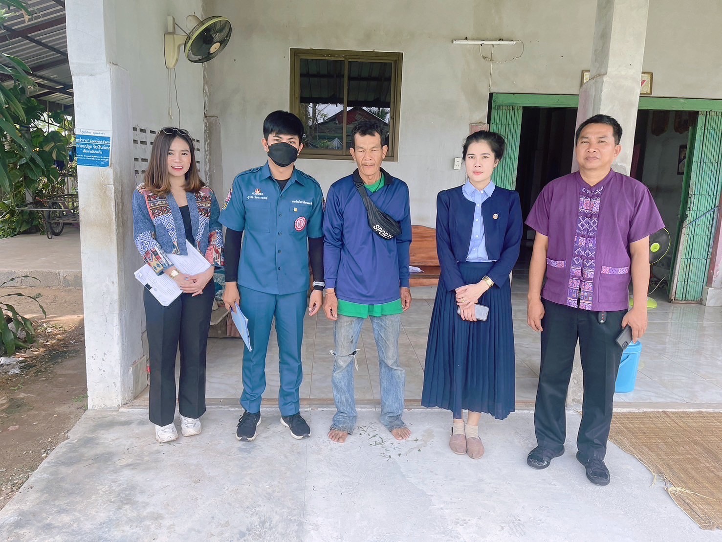 พช.หนองคาย ร่วมลงพื้นที่เพื่อจัดเก็บข้อมูลครัวเรือนที่ขอรับการสนับสนุนวัสดุอุปกรณ์ ภายใต้บันทึกข้อตกลงความร่วมมือในการแก้ไขปัญหาความยากจนเชิงบูรณาการ ระหว่าง กรมการพัฒนาชุมชนกระทรวงมหาดไทย กับ มูลนิธิป่อเต็กตึ๊ง