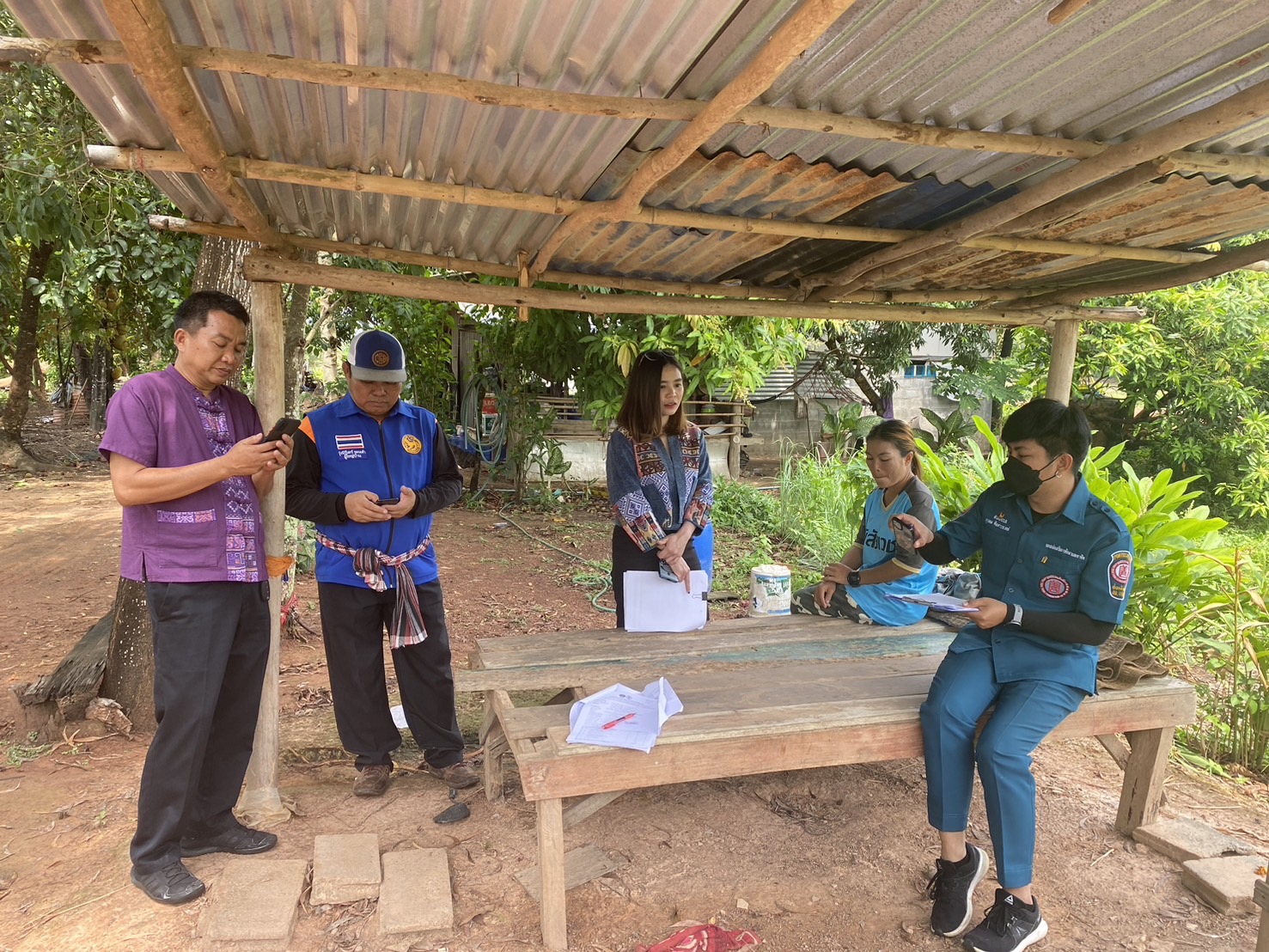 พช.หนองคาย ร่วมลงพื้นที่เพื่อจัดเก็บข้อมูลครัวเรือนที่ขอรับการสนับสนุนวัสดุอุปกรณ์ ภายใต้บันทึกข้อตกลงความร่วมมือในการแก้ไขปัญหาความยากจนเชิงบูรณาการ ระหว่าง กรมการพัฒนาชุมชนกระทรวงมหาดไทย กับ มูลนิธิป่อเต็กตึ๊ง