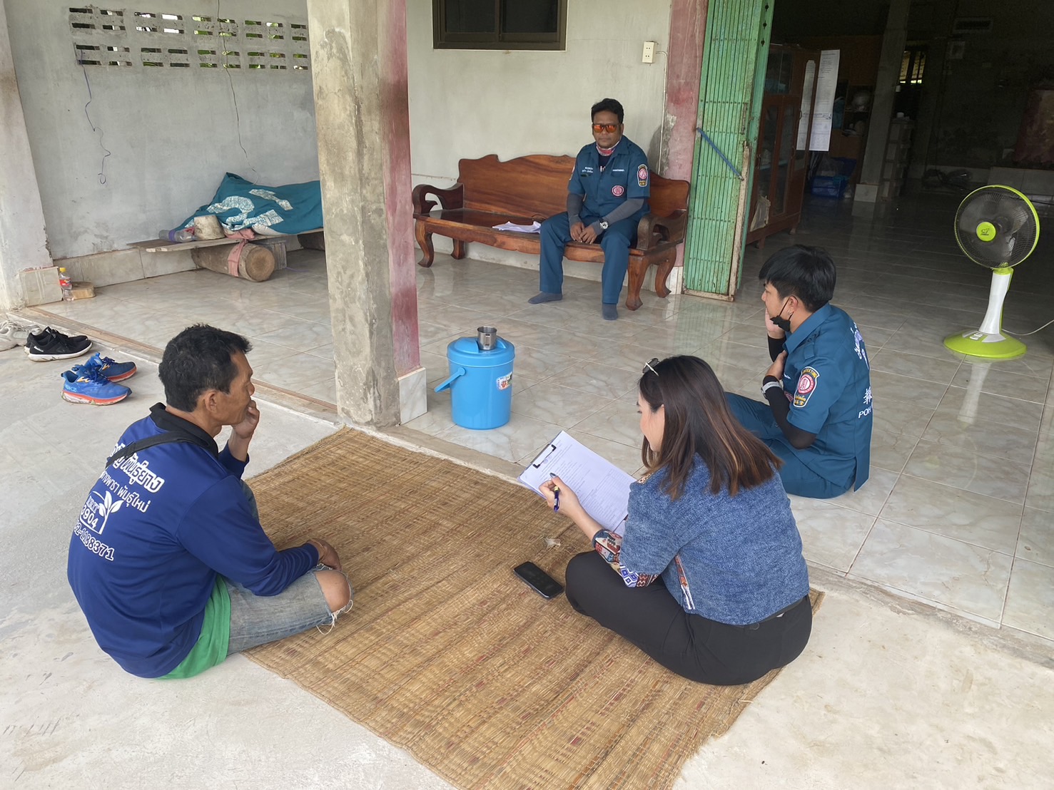 พช.หนองคาย ร่วมลงพื้นที่เพื่อจัดเก็บข้อมูลครัวเรือนที่ขอรับการสนับสนุนวัสดุอุปกรณ์ ภายใต้บันทึกข้อตกลงความร่วมมือในการแก้ไขปัญหาความยากจนเชิงบูรณาการ ระหว่าง กรมการพัฒนาชุมชนกระทรวงมหาดไทย กับ มูลนิธิป่อเต็กตึ๊ง