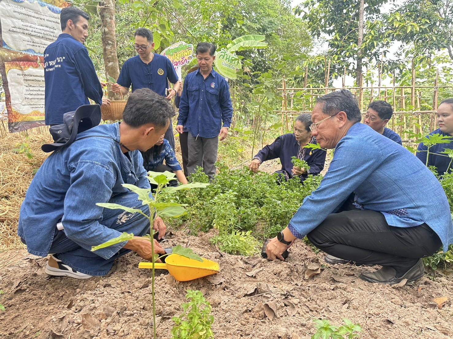 พช.หนองคาย น้อมนำหลักปรัชญาของเศรษฐกิจพอเพียงผ่านการดำเนินโครงการเฉลิมพระเกียรติพระบาทสมเด็จพระเจ้าอยู่หัว เนื่องในโอกาสมหามงคลเฉลิมพระชนมพรรษา 6 รอบ 28 กรกฎาคม 2567 ณ ศูนย์เรียนรู้ “โคก หนอง นา โมเดล” อำเภอสระใคร