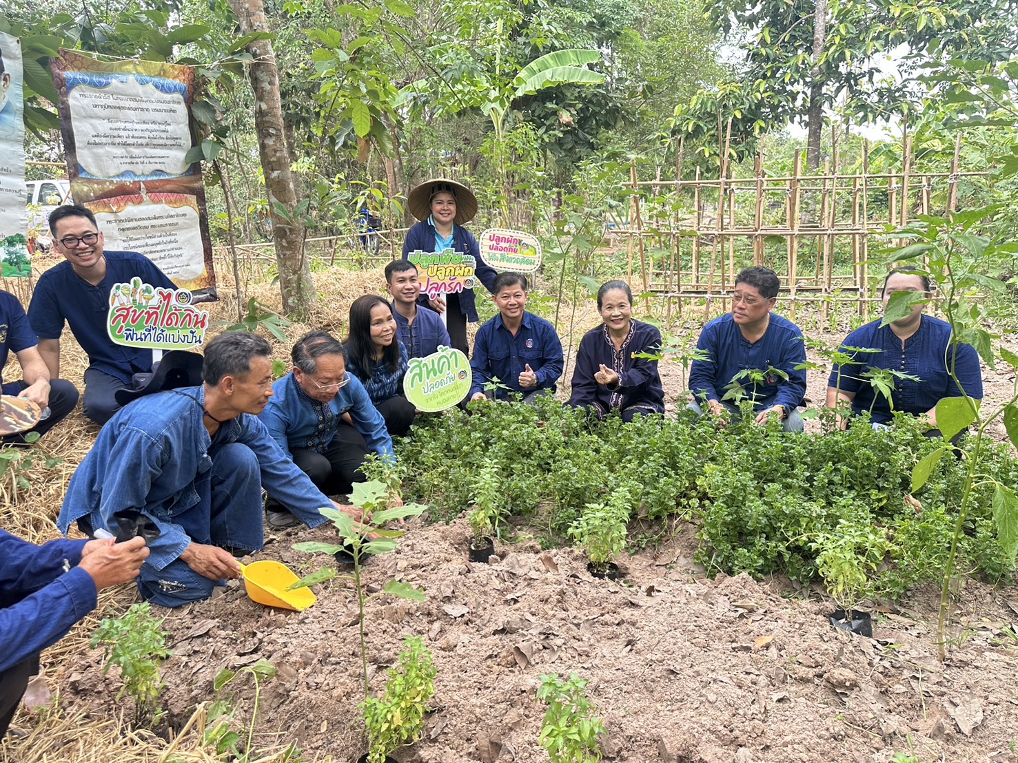 พช.หนองคาย น้อมนำหลักปรัชญาของเศรษฐกิจพอเพียงผ่านการดำเนินโครงการเฉลิมพระเกียรติพระบาทสมเด็จพระเจ้าอยู่หัว เนื่องในโอกาสมหามงคลเฉลิมพระชนมพรรษา 6 รอบ 28 กรกฎาคม 2567 ณ ศูนย์เรียนรู้ “โคก หนอง นา โมเดล” อำเภอสระใคร