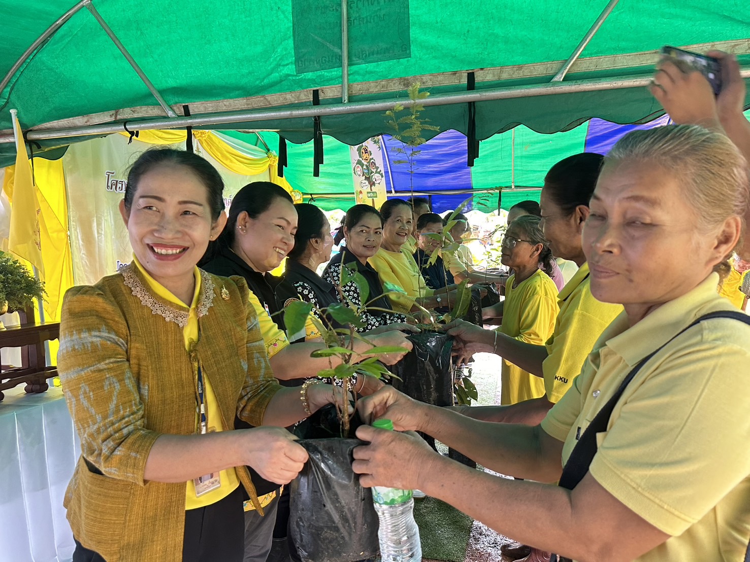 พช.หนองคาย น้อมนำหลักปรัชญาของเศรษฐกิจพอเพียงผ่านการดำเนินโครงการเฉลิมพระเกียรติพระบาทสมเด็จพระเจ้าอยู่หัว เนื่องในโอกาสมหามงคลเฉลิมพระชนมพรรษา 6 รอบ 28 กรกฎาคม 2567 ณ ศูนย์เรียนรู้ “โคก หนอง นา โมเดล” อำเภอโพนพิสัย