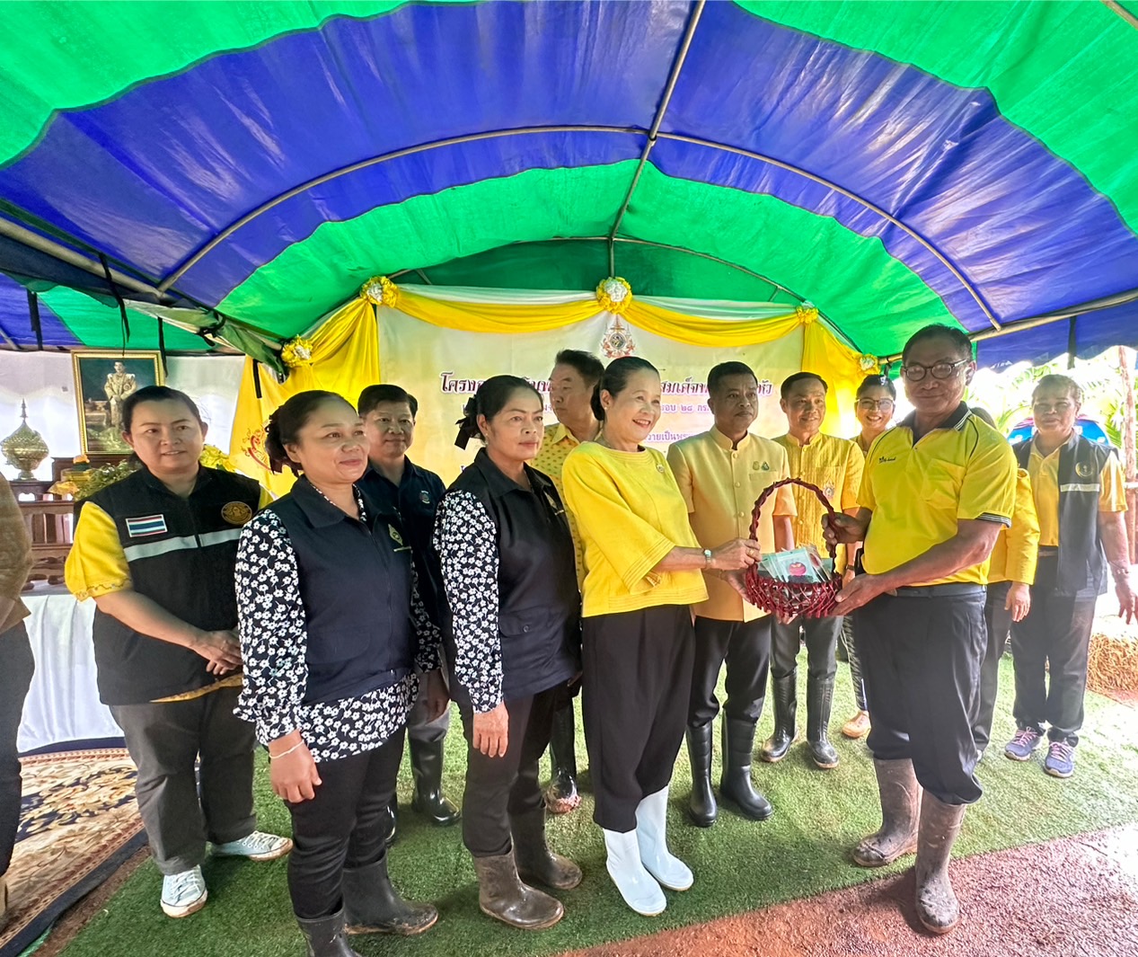 พช.หนองคาย น้อมนำหลักปรัชญาของเศรษฐกิจพอเพียงผ่านการดำเนินโครงการเฉลิมพระเกียรติพระบาทสมเด็จพระเจ้าอยู่หัว เนื่องในโอกาสมหามงคลเฉลิมพระชนมพรรษา 6 รอบ 28 กรกฎาคม 2567 ณ ศูนย์เรียนรู้ “โคก หนอง นา โมเดล” อำเภอโพนพิสัย