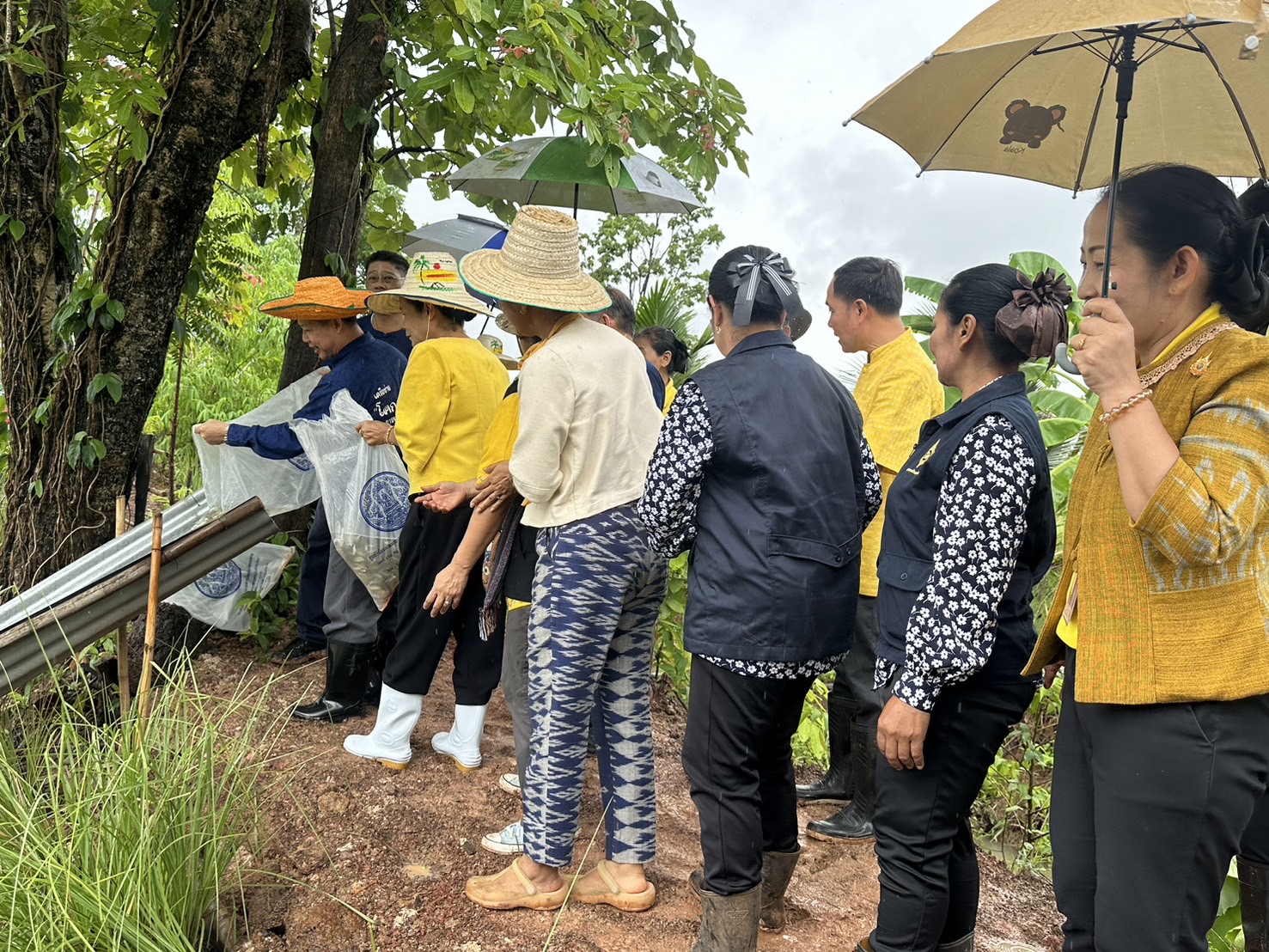 พช.หนองคาย น้อมนำหลักปรัชญาของเศรษฐกิจพอเพียงผ่านการดำเนินโครงการเฉลิมพระเกียรติพระบาทสมเด็จพระเจ้าอยู่หัว เนื่องในโอกาสมหามงคลเฉลิมพระชนมพรรษา 6 รอบ 28 กรกฎาคม 2567 ณ ศูนย์เรียนรู้ “โคก หนอง นา โมเดล” อำเภอโพนพิสัย