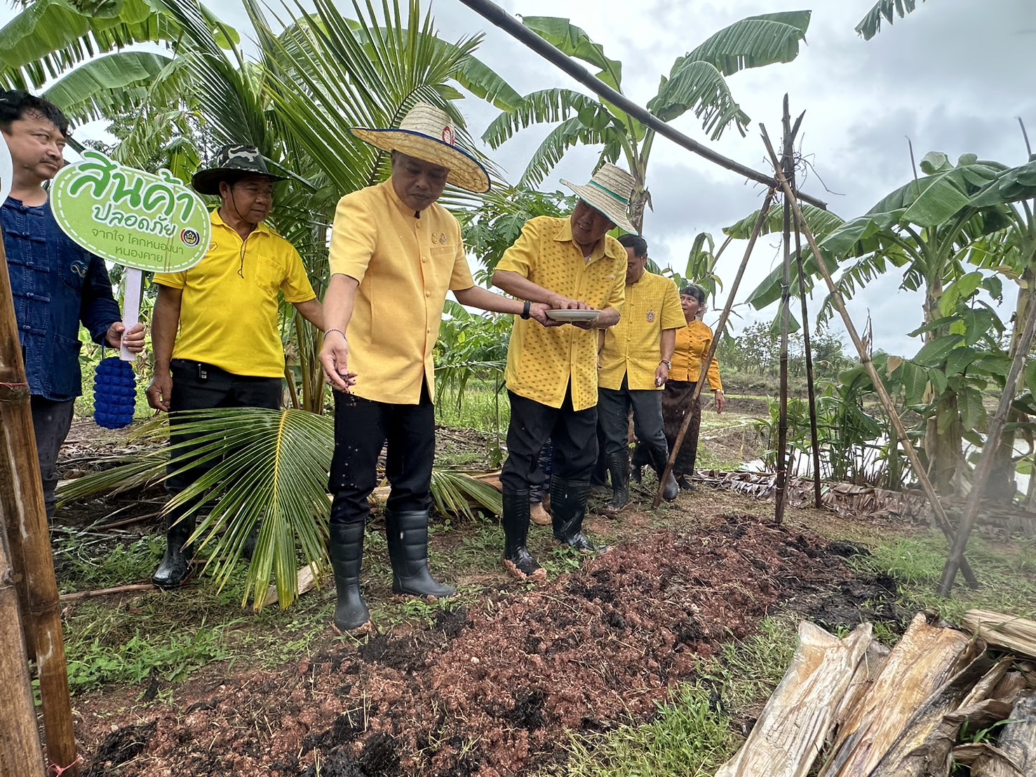 พช.หนองคาย น้อมนำหลักปรัชญาของเศรษฐกิจพอเพียงผ่านการดำเนินโครงการเฉลิมพระเกียรติพระบาทสมเด็จพระเจ้าอยู่หัว เนื่องในโอกาสมหามงคลเฉลิมพระชนมพรรษา 6 รอบ 28 กรกฎาคม 2567 ณ ศูนย์เรียนรู้ “โคก หนอง นา โมเดล” อำเภอโพนพิสัย
