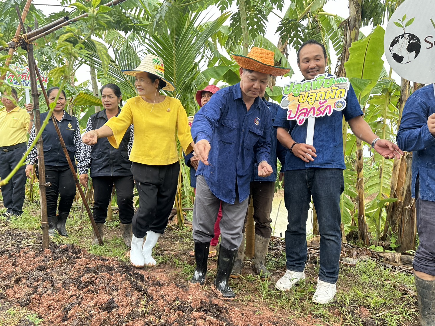 พช.หนองคาย น้อมนำหลักปรัชญาของเศรษฐกิจพอเพียงผ่านการดำเนินโครงการเฉลิมพระเกียรติพระบาทสมเด็จพระเจ้าอยู่หัว เนื่องในโอกาสมหามงคลเฉลิมพระชนมพรรษา 6 รอบ 28 กรกฎาคม 2567 ณ ศูนย์เรียนรู้ “โคก หนอง นา โมเดล” อำเภอโพนพิสัย
