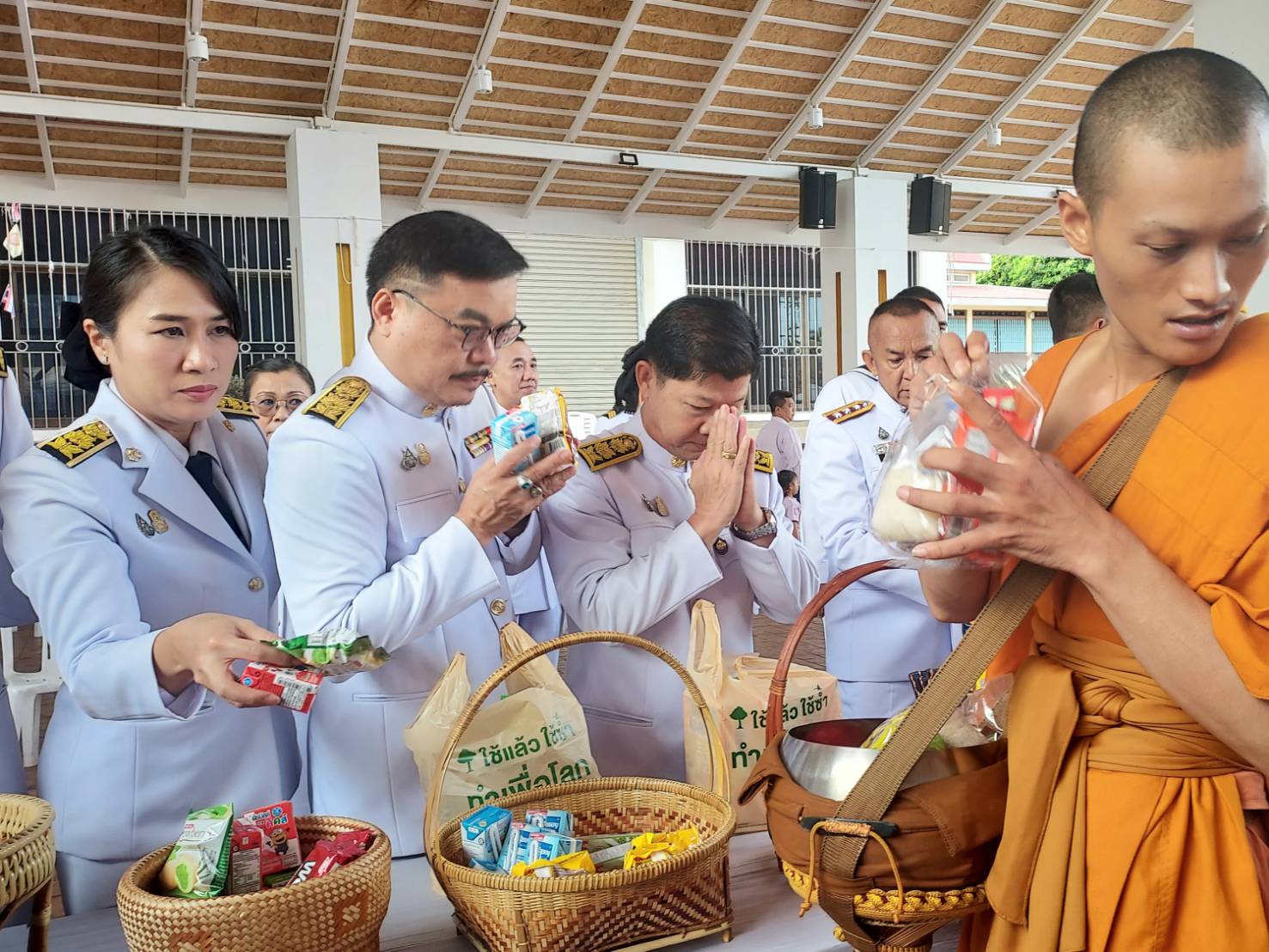 พช.หนองคาย ร่วมพิธีทำบุญตักบาตรถวายพระราชกุศล สมเด็จพระนางเจ้าฯ พระบรมราชินี เนื่องในโอกาสวันเฉลิมพระชนมพรรษา 3 มิถุนายน 2567