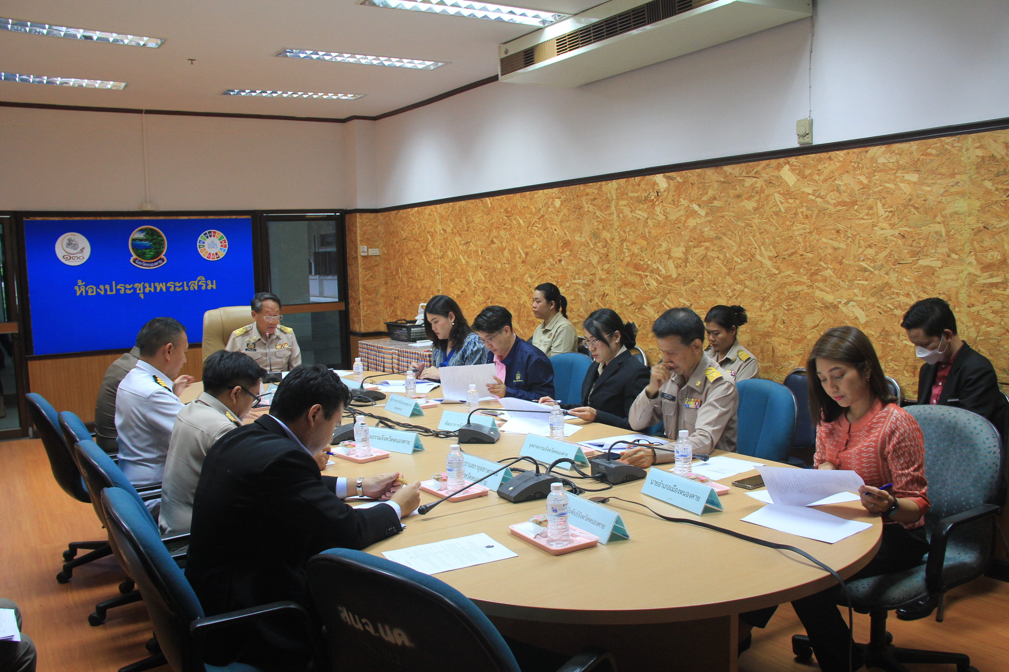 พช.หนองคาย ร่วมการประชุมมอบหมายภารกิจต้อนรับและอำนวยความสะดวกแก่นักศึกษาหลักสูตรการป้องกันราชอาณาจักร สำหรับผู้บริหารแห่งอนาคต (วปอ.บอ.) รุ่นที่ 1