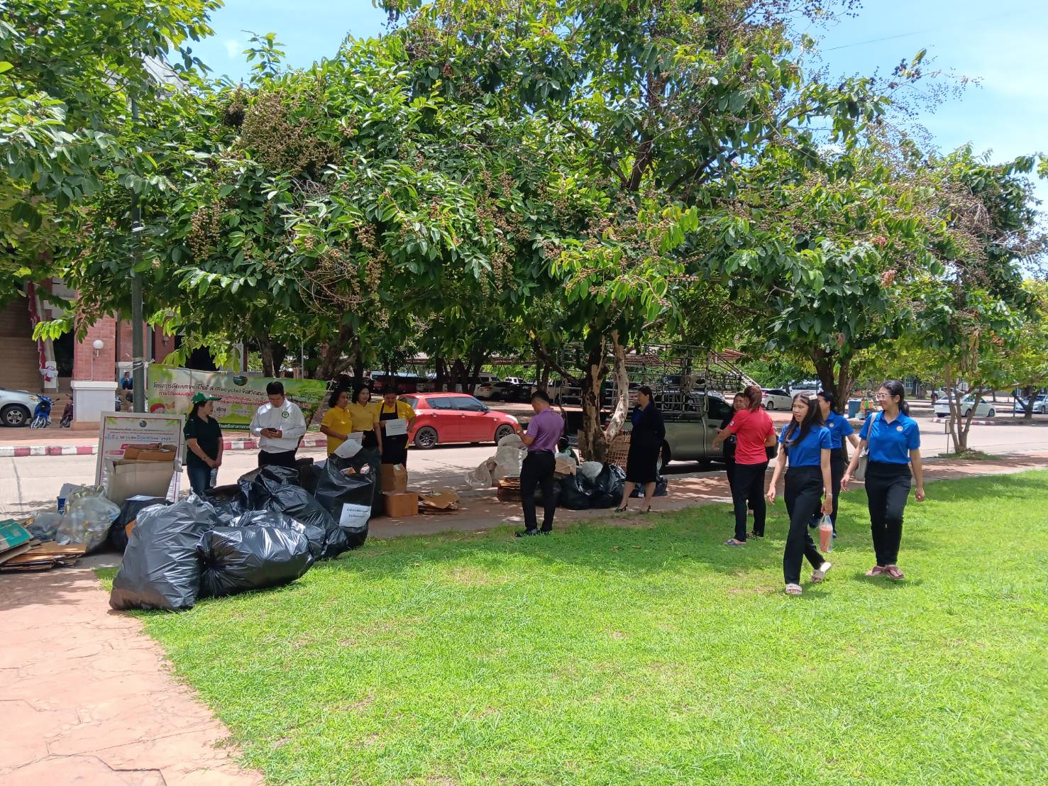 สำนักงานพัฒนาชุมชนจังหวัดหนองคาย ดำเนินโครงการพัฒนาชุมชนใสสะอาด มิติที่ 2 สำนักงานสะดวก
