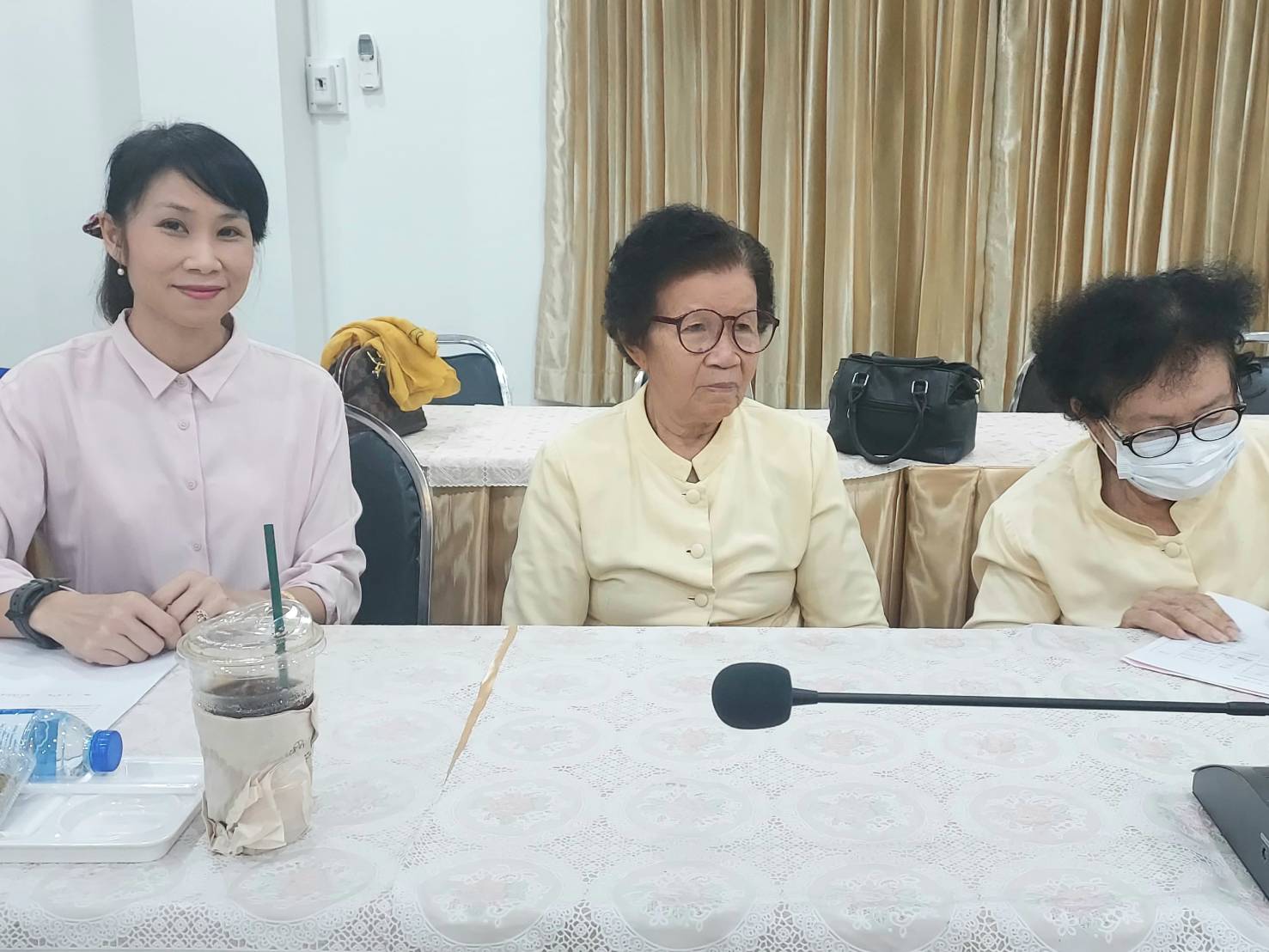 พช.หนองคาย ประชุมหารือการขับเคลื่อนกิจกรรม สืบสานภูมิปัญญาผ้าพื้นถิ่น “พญานาคา” สู่ความยั่งยืน
