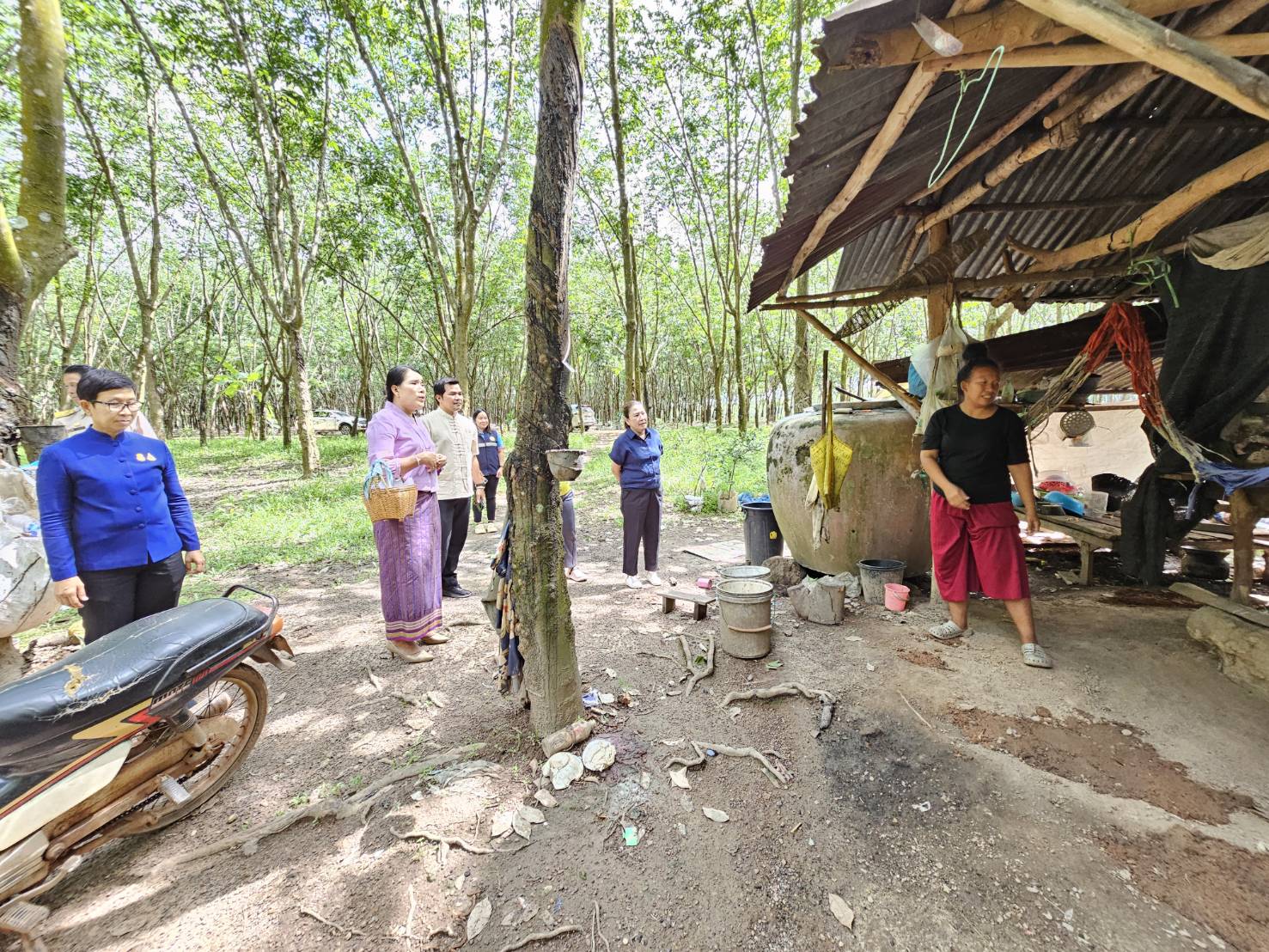 พช.หนองคาย ลงพื้นที่ถอดบทเรียนความสำเร็จของผู้นำสตรีในการแก้ไขปัญหาความยากจน และส่งเสริมการสร้างความมั่นคงทางอาหารสู่สถานศึกษา ในพื้นที่อำเภอเฝ้าไร่