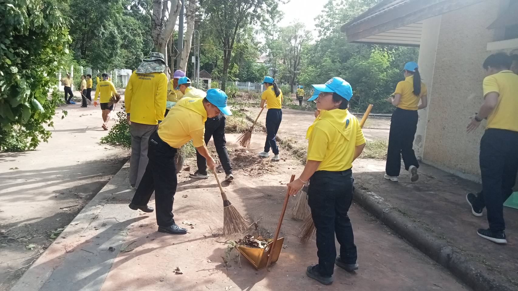 พช.หนองคาย ร่วมกิจกรรม Big Cleaning Day เพื่อเฉลิมพระเกียรติพระบาทสมเด็จพระเจ้าอยู่หัว เนื่องในโอกาสพระราชพิธีมหามงคลเฉลิมพระชนมพรรษา 6 รอบ 28 กรกฎาคม 2567 ภายใต้โครงการบ้านสวยเมืองงาม “หนองคายเมืองท่องเที่ยว และน่าอยู่ริมฝั่งโขง”