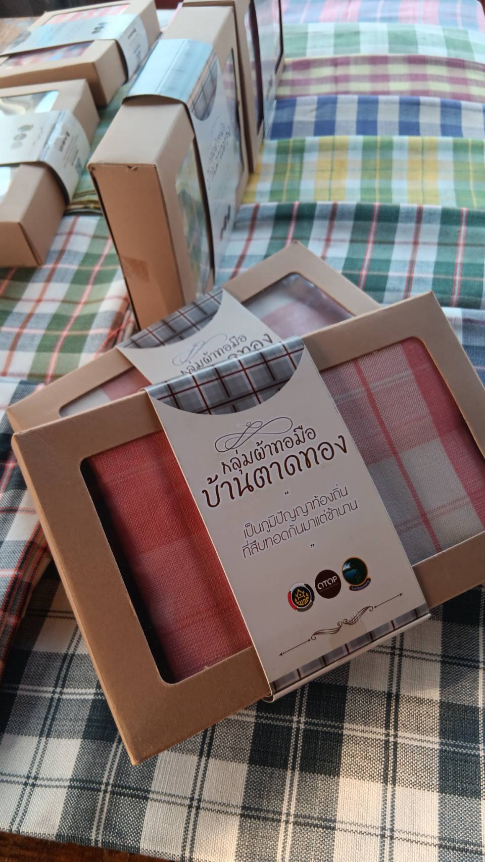 พช.หนองคาย ส่งเสริมช่องทางการตลาด สินค้า OTOP กลุ่มผ้าทอมือบ้านตาดทอง อ.รัตนวาปี ปลุกกระแสผ้าไทย สร้างรายได้สู่ชุมชน