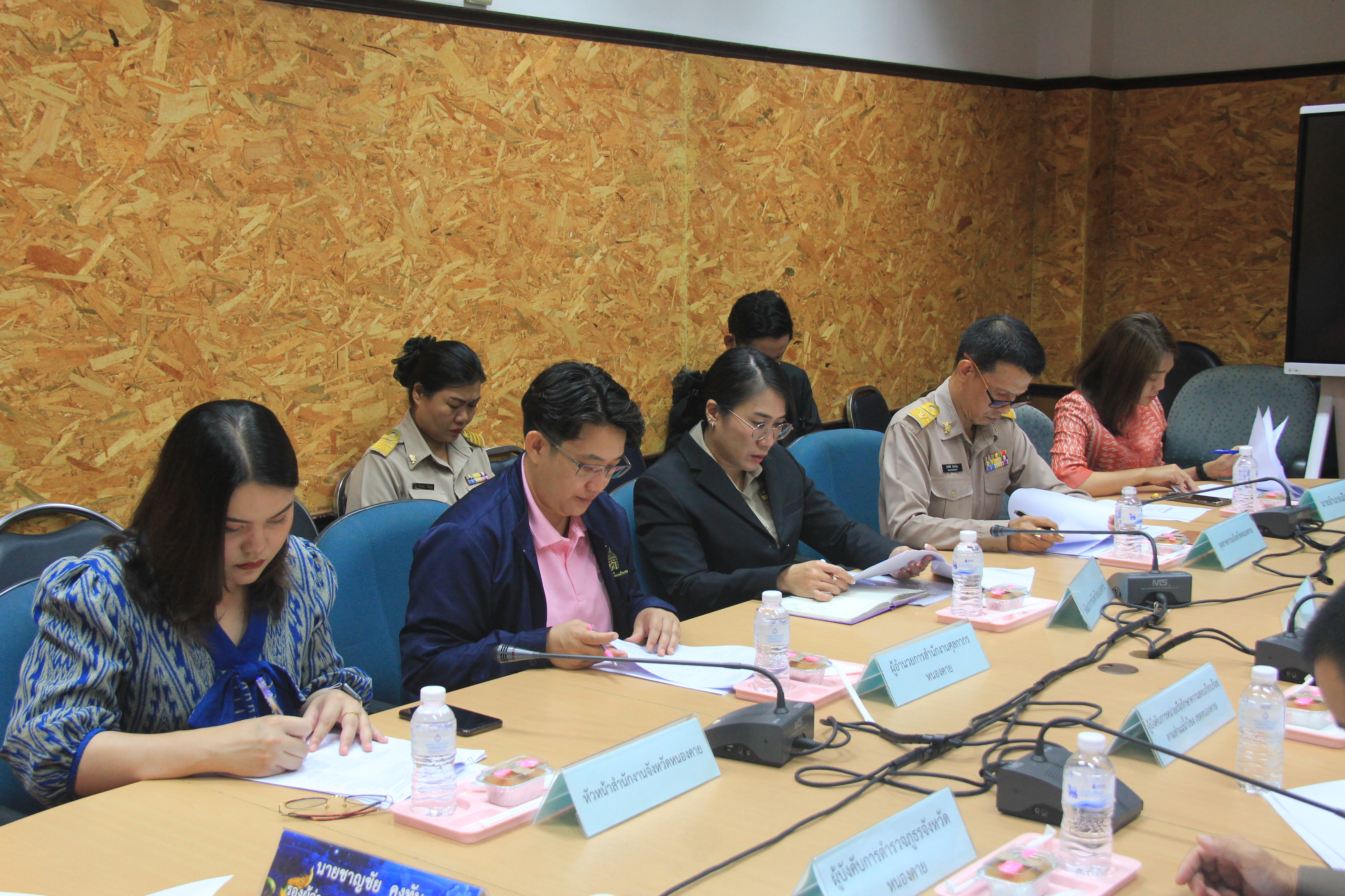 พช.หนองคาย ร่วมการประชุมมอบหมายภารกิจต้อนรับและอำนวยความสะดวกแก่นักศึกษาหลักสูตรการป้องกันราชอาณาจักร สำหรับผู้บริหารแห่งอนาคต (วปอ.บอ.) รุ่นที่ 1