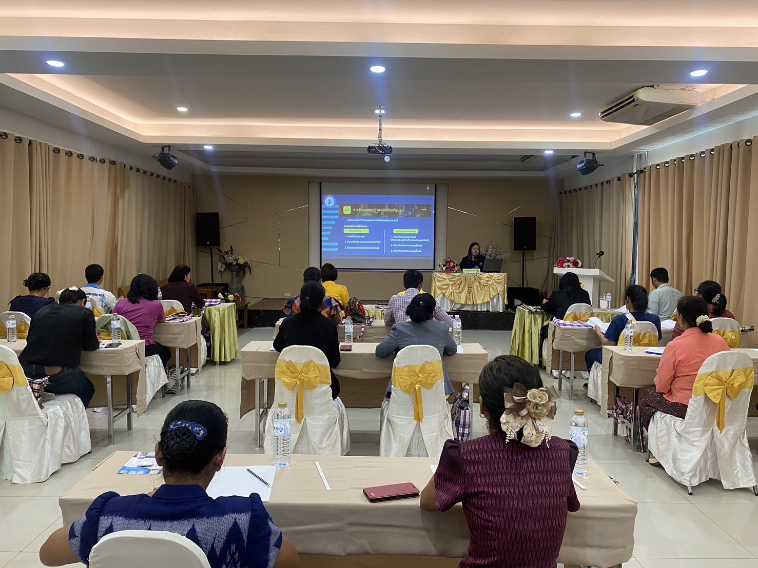 พช.จังหวัดหนองคาย ดำเนินโครงการพัฒนาผลิตภัณฑ์ OTOP กลุ่มปรับตัว สู่การพัฒนา (Quadrant D) ให้มีคุณภาพมาตรฐาน