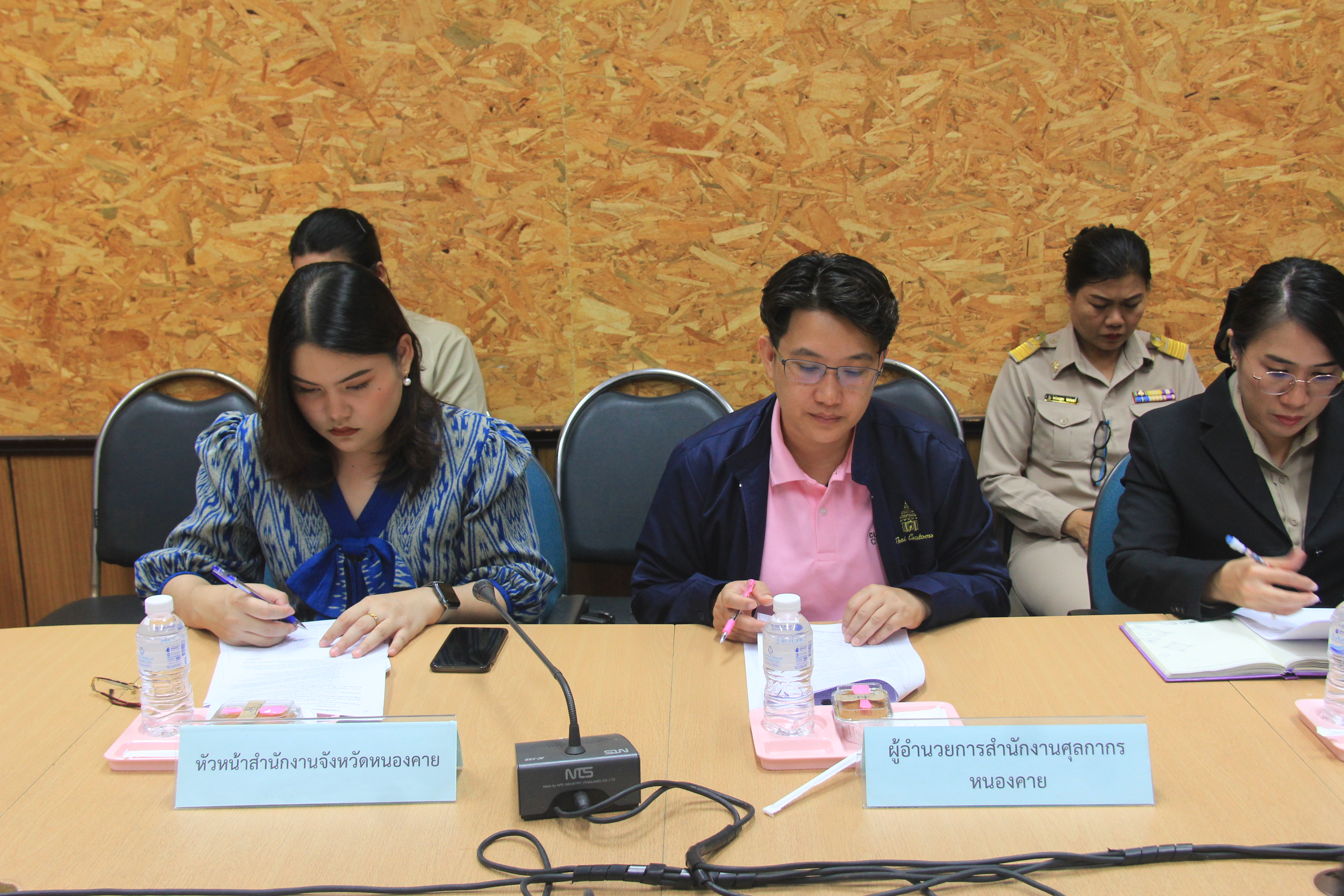 พช.หนองคาย ร่วมการประชุมมอบหมายภารกิจต้อนรับและอำนวยความสะดวกแก่นักศึกษาหลักสูตรการป้องกันราชอาณาจักร สำหรับผู้บริหารแห่งอนาคต (วปอ.บอ.) รุ่นที่ 1