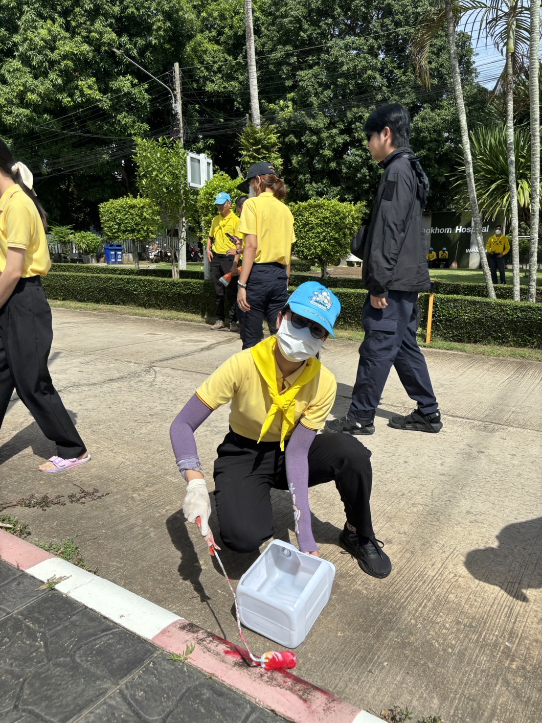 พช.หนองคาย ร่วมกิจกรรมจิตอาสาพัฒนา เนื่องในโอกาสวันอานันทมหิดล “กิจกรรมพัฒนาสิ่งแวดล้อมและบำเพ็ญสาธารณประโยชน์”