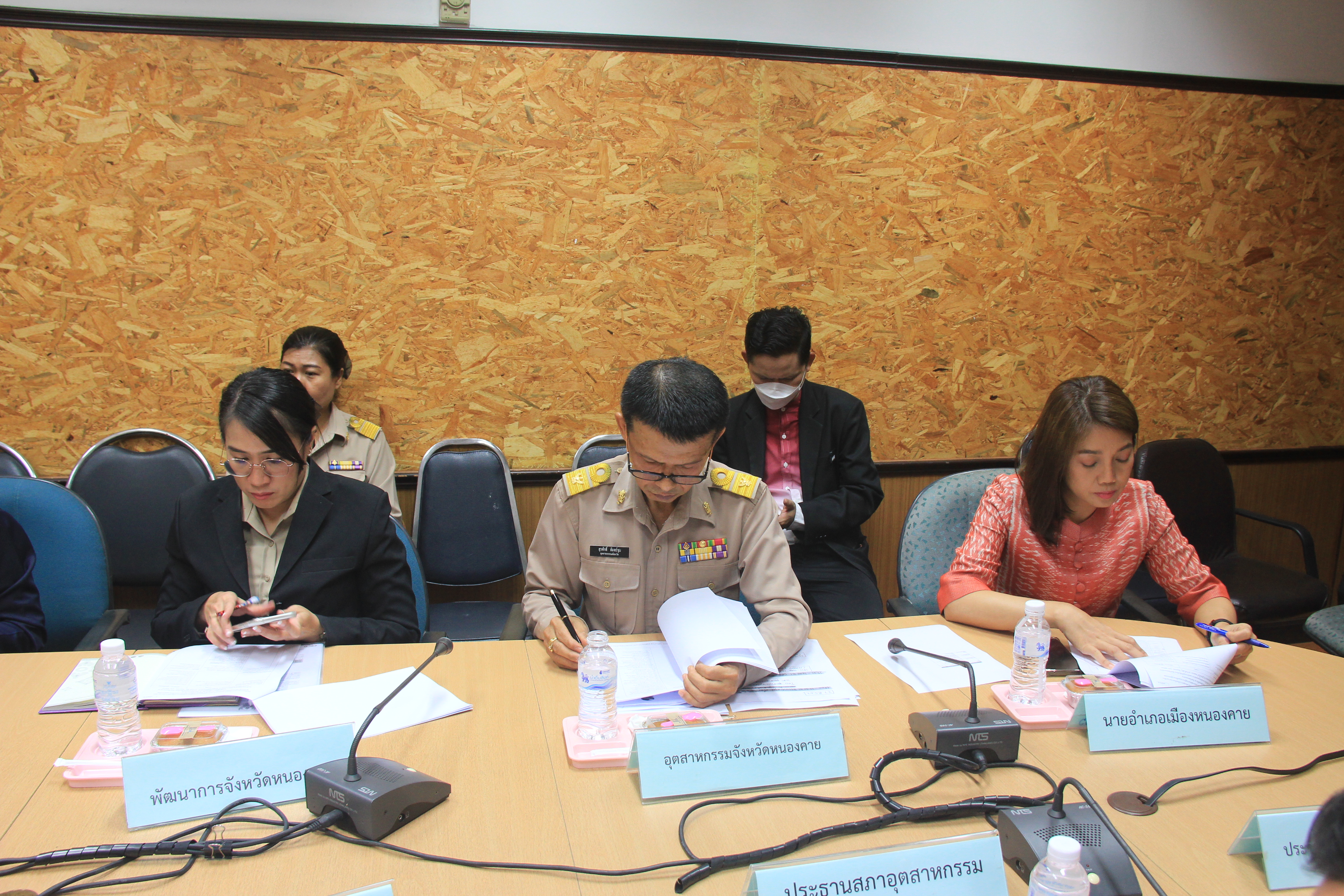พช.หนองคาย ร่วมการประชุมมอบหมายภารกิจต้อนรับและอำนวยความสะดวกแก่นักศึกษาหลักสูตรการป้องกันราชอาณาจักร สำหรับผู้บริหารแห่งอนาคต (วปอ.บอ.) รุ่นที่ 1