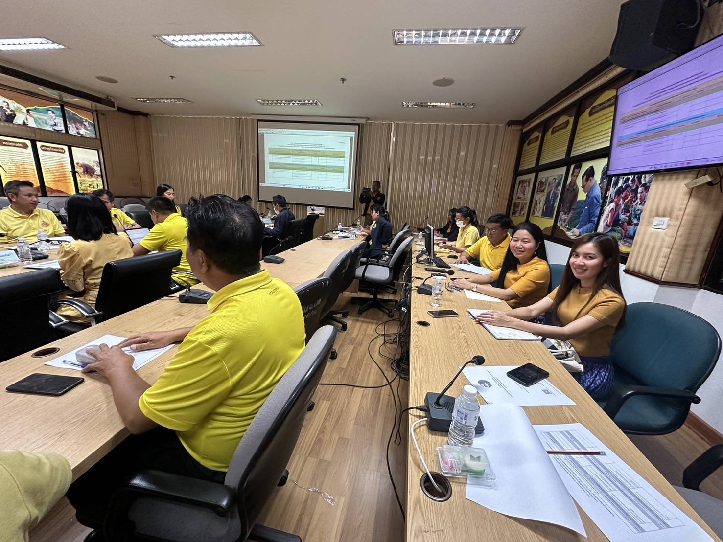 พช.หนองคาย ร่วมประชุมเพื่อซักซ้อมแนวทางการจัดนิทรรศการเพื่อแสดงถึงผลลัพธ์การปฏิบัติงานของจังหวัดหนองคาย ประกอบการตรวจประเมิน PMQA จังหวัดหนองคาย ประจำปี พ.ศ. 2567 หมวด 4 ด้านการวิเคราะห์ผลการดำเนินงานขององค์การและการจัดการความรู้ 