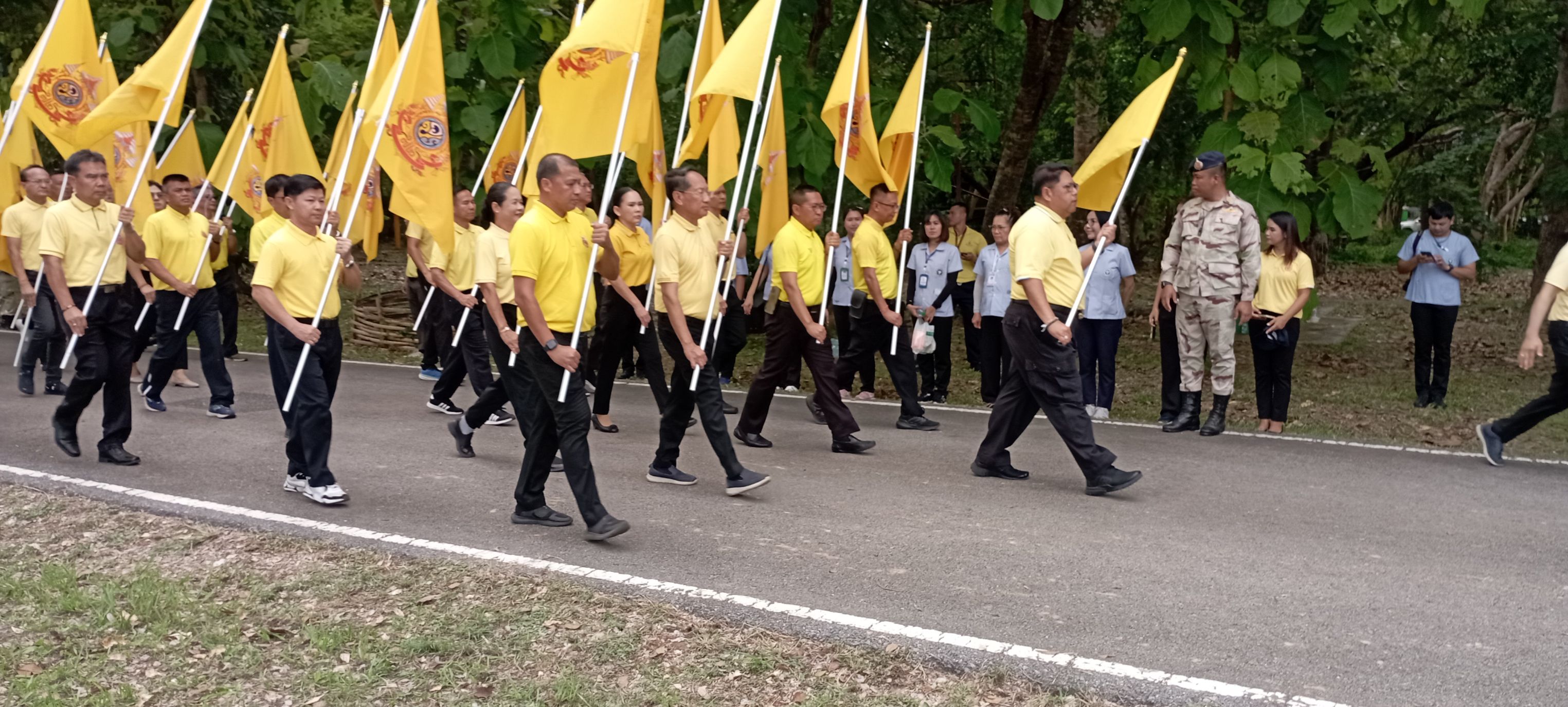 พช.หนองคาย แสดงความรักสามัคคีและความจงรักภักดี ร่วมกิจกรรม เดิน วิ่ง ปั่น ธงตราสัญลักษณ์งานเฉลิมพระเกียรติ พระบาทสมเด็จพระเจ้าอยู่หัว เนื่องในโอกาสพระราชพิธีมหามงคล เฉลิมพระชนมพรรษา 6 รอบ 28 กรกฎาคม 2567 ส่งต่อให้กับจังหวัดอุดรธานี