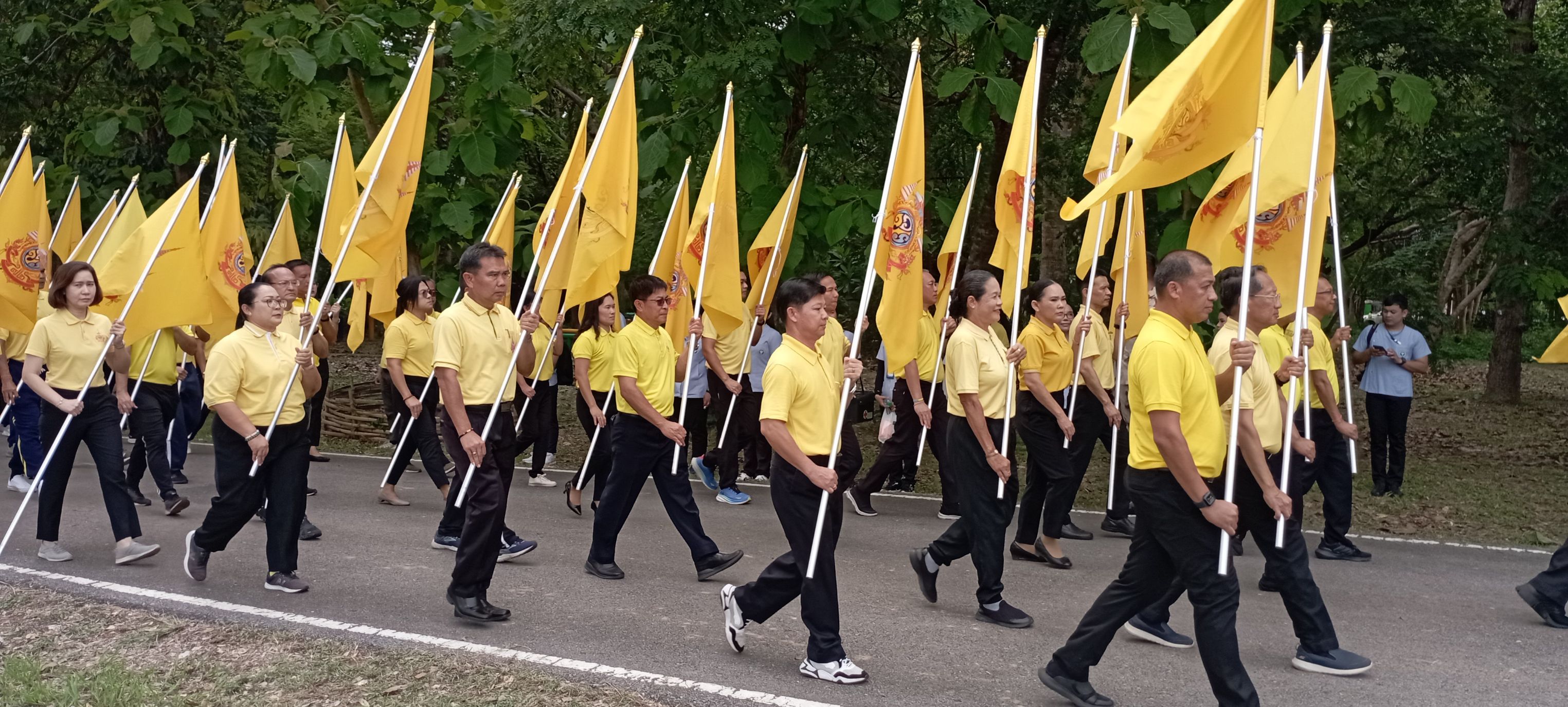 พช.หนองคาย แสดงความรักสามัคคีและความจงรักภักดี ร่วมกิจกรรม เดิน วิ่ง ปั่น ธงตราสัญลักษณ์งานเฉลิมพระเกียรติ พระบาทสมเด็จพระเจ้าอยู่หัว เนื่องในโอกาสพระราชพิธีมหามงคล เฉลิมพระชนมพรรษา 6 รอบ 28 กรกฎาคม 2567 ส่งต่อให้กับจังหวัดอุดรธานี