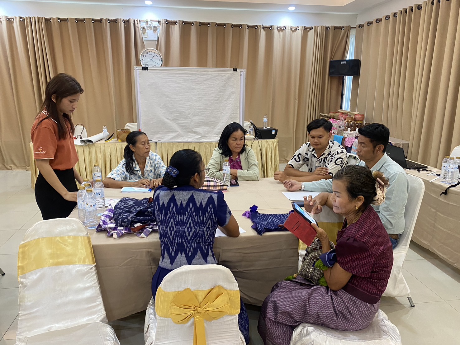 พช.จังหวัดหนองคาย ดำเนินโครงการพัฒนาผลิตภัณฑ์ OTOP กลุ่มปรับตัว สู่การพัฒนา (Quadrant D) ให้มีคุณภาพมาตรฐาน