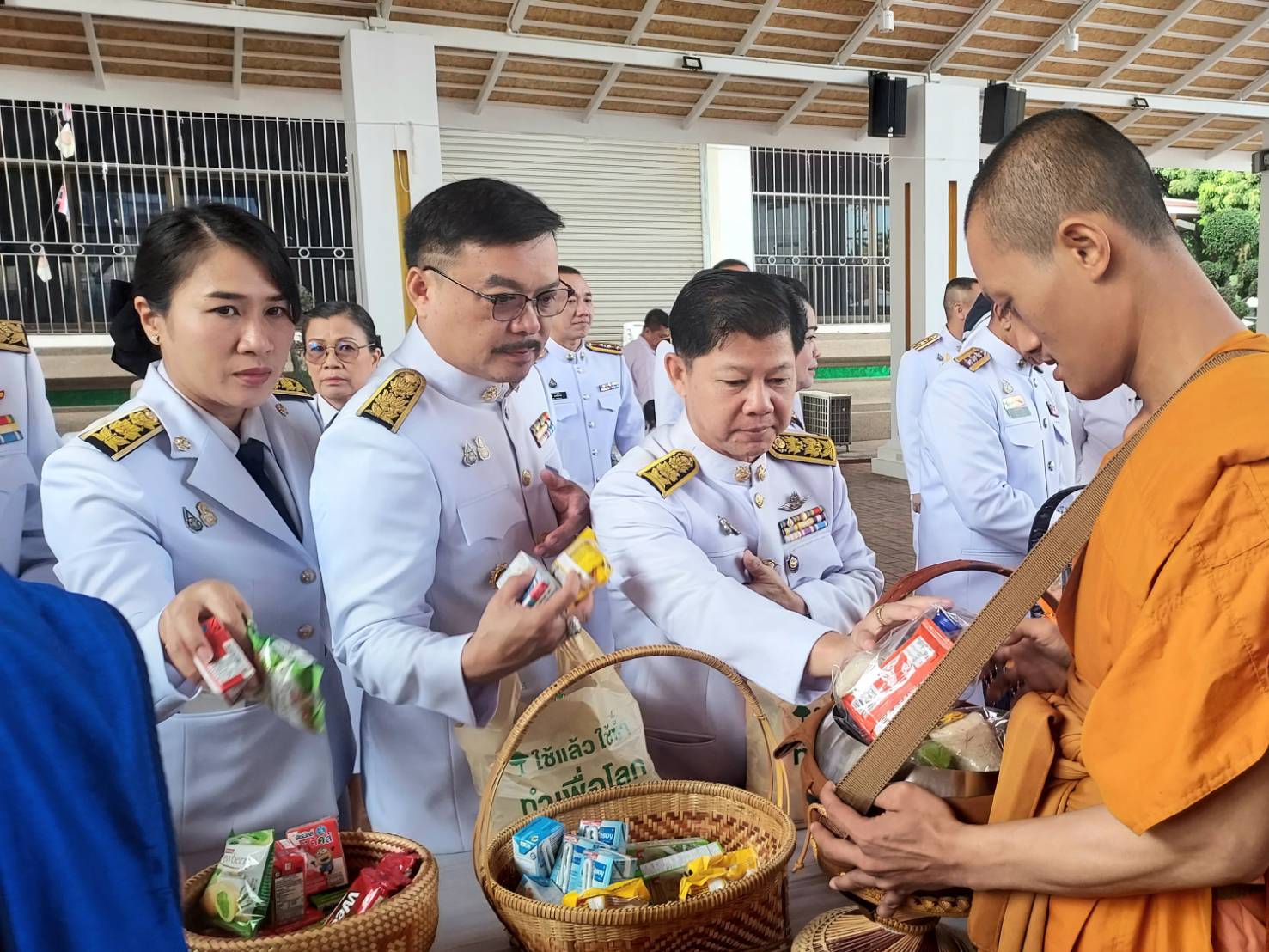 พช.หนองคาย ร่วมพิธีทำบุญตักบาตรถวายพระราชกุศล สมเด็จพระนางเจ้าฯ พระบรมราชินี เนื่องในโอกาสวันเฉลิมพระชนมพรรษา 3 มิถุนายน 2567