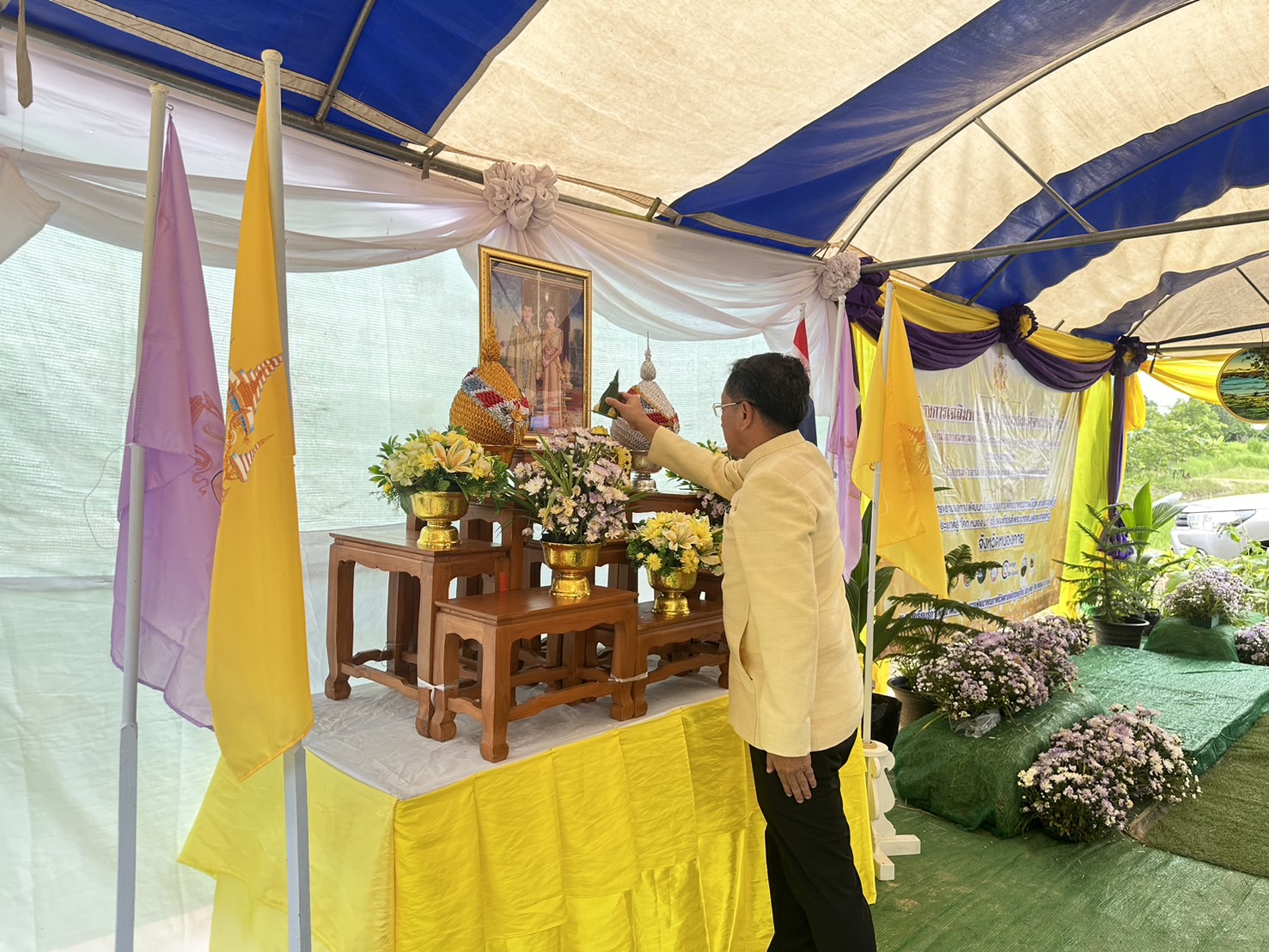 พช.หนองคาย น้อมนำหลักปรัชญาของเศรษฐกิจพอเพียงผ่านการดำเนินโครงการเฉลิมพระเกียรติพระบาทสมเด็จพระเจ้าอยู่หัว เนื่องในโอกาสมหามงคลเฉลิมพระชนมพรรษา 6 รอบ 28 กรกฎาคม 2567 ณ ศูนย์เรียนรู้ “โคก หนอง นา โมเดล” อำเภอโพธิ์ตาก