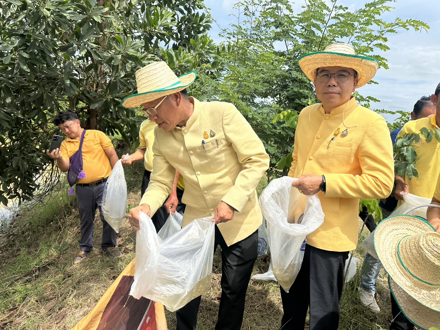 พช.หนองคาย น้อมนำหลักปรัชญาของเศรษฐกิจพอเพียงผ่านการดำเนินโครงการเฉลิมพระเกียรติพระบาทสมเด็จพระเจ้าอยู่หัว เนื่องในโอกาสมหามงคลเฉลิมพระชนมพรรษา 6 รอบ 28 กรกฎาคม 2567 ณ ศูนย์เรียนรู้ “โคก หนอง นา โมเดล” อำเภอโพธิ์ตาก