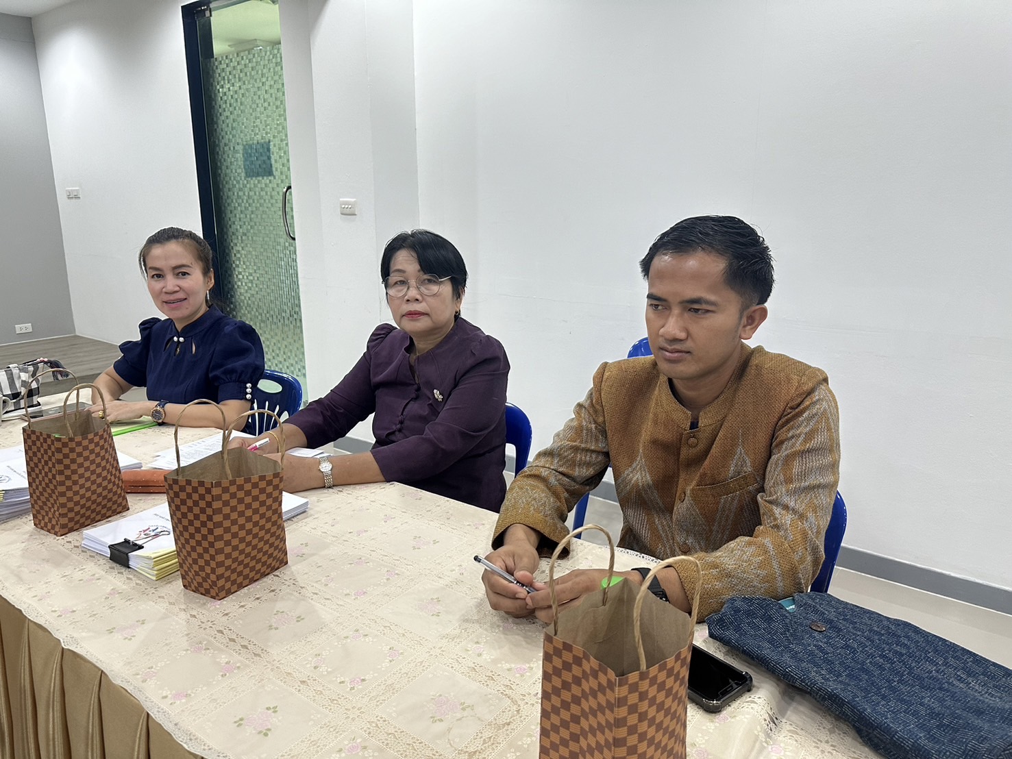 พช.หนองคาย ดำเนินการประชุมคณะอนุกรรมการตรวจประเมินเพื่อการรับรองมาตรฐานการพัฒนาชุมชน ระดับจังหวัด ภายใต้โครงการเชิดชูเกียรติเครือข่ายพัฒนาชุมชนดีเด่น กิจกรรมมาตรฐานการพัฒนาชุมชน (มชช.)