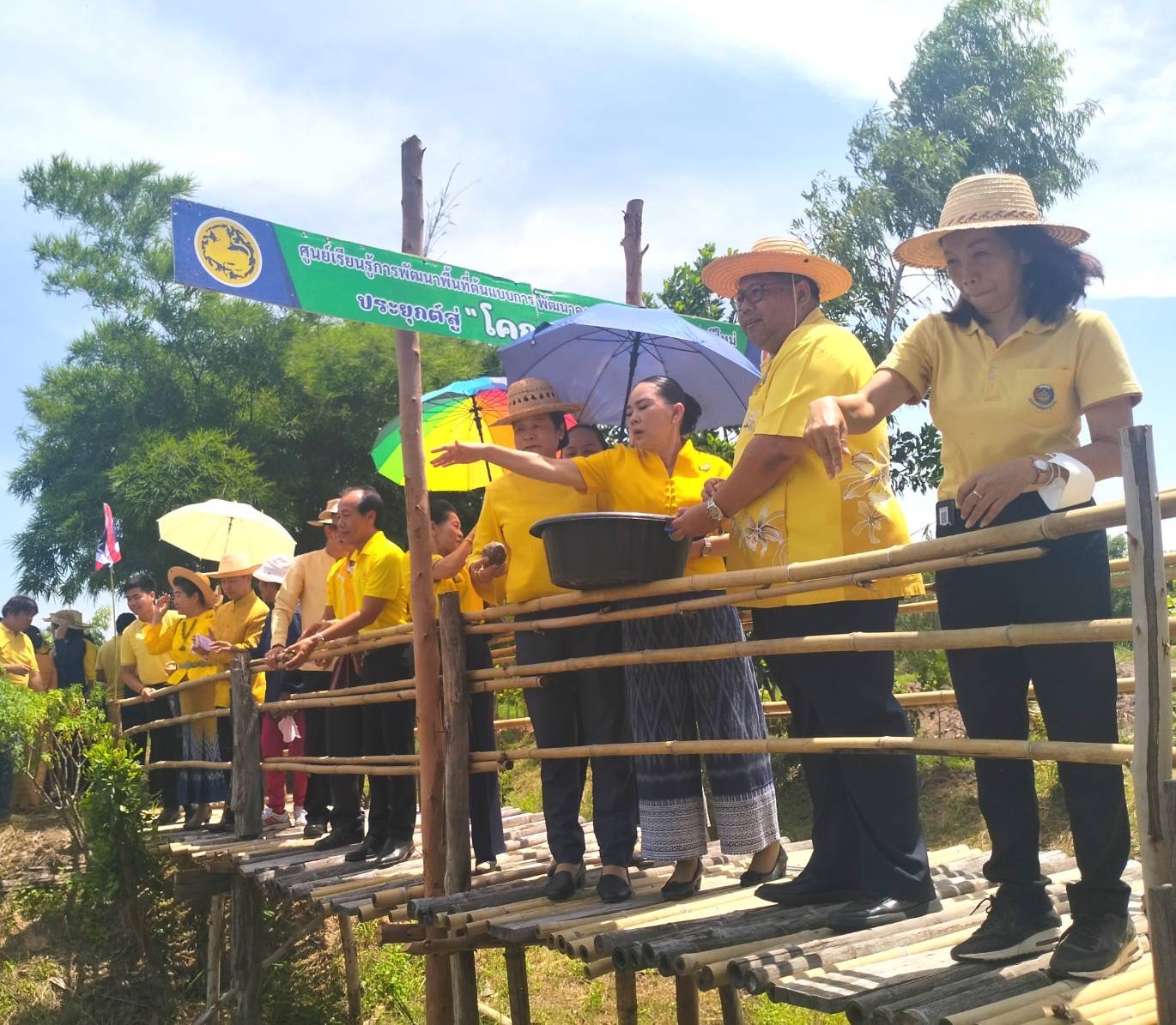 พช.หนองคาย น้อมนำหลักปรัชญาของเศรษฐกิจพอเพียงผ่านการดำเนินโครงการเฉลิมพระเกียรติพระบาทสมเด็จพระเจ้าอยู่หัว เนื่องในโอกาสมหามงคลเฉลิมพระชนมพรรษา 6 รอบ 28 กรกฎาคม 2567 ณ ศูนย์เรียนรู้ “โคก หนอง นา โมเดล” อำเภอเมืองหนองคาย