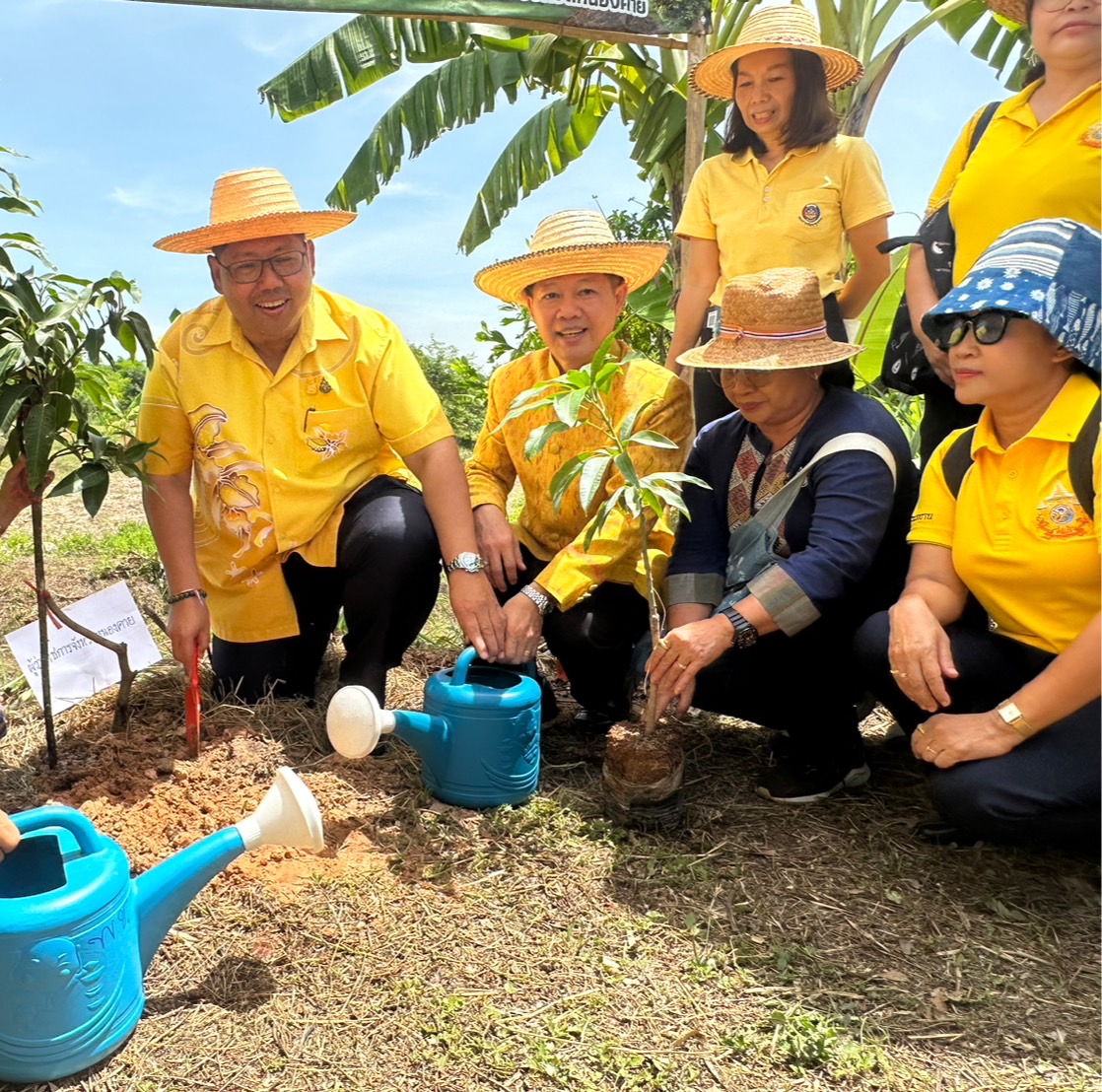 พช.หนองคาย น้อมนำหลักปรัชญาของเศรษฐกิจพอเพียงผ่านการดำเนินโครงการเฉลิมพระเกียรติพระบาทสมเด็จพระเจ้าอยู่หัว เนื่องในโอกาสมหามงคลเฉลิมพระชนมพรรษา 6 รอบ 28 กรกฎาคม 2567 ณ ศูนย์เรียนรู้ “โคก หนอง นา โมเดล” อำเภอเมืองหนองคาย