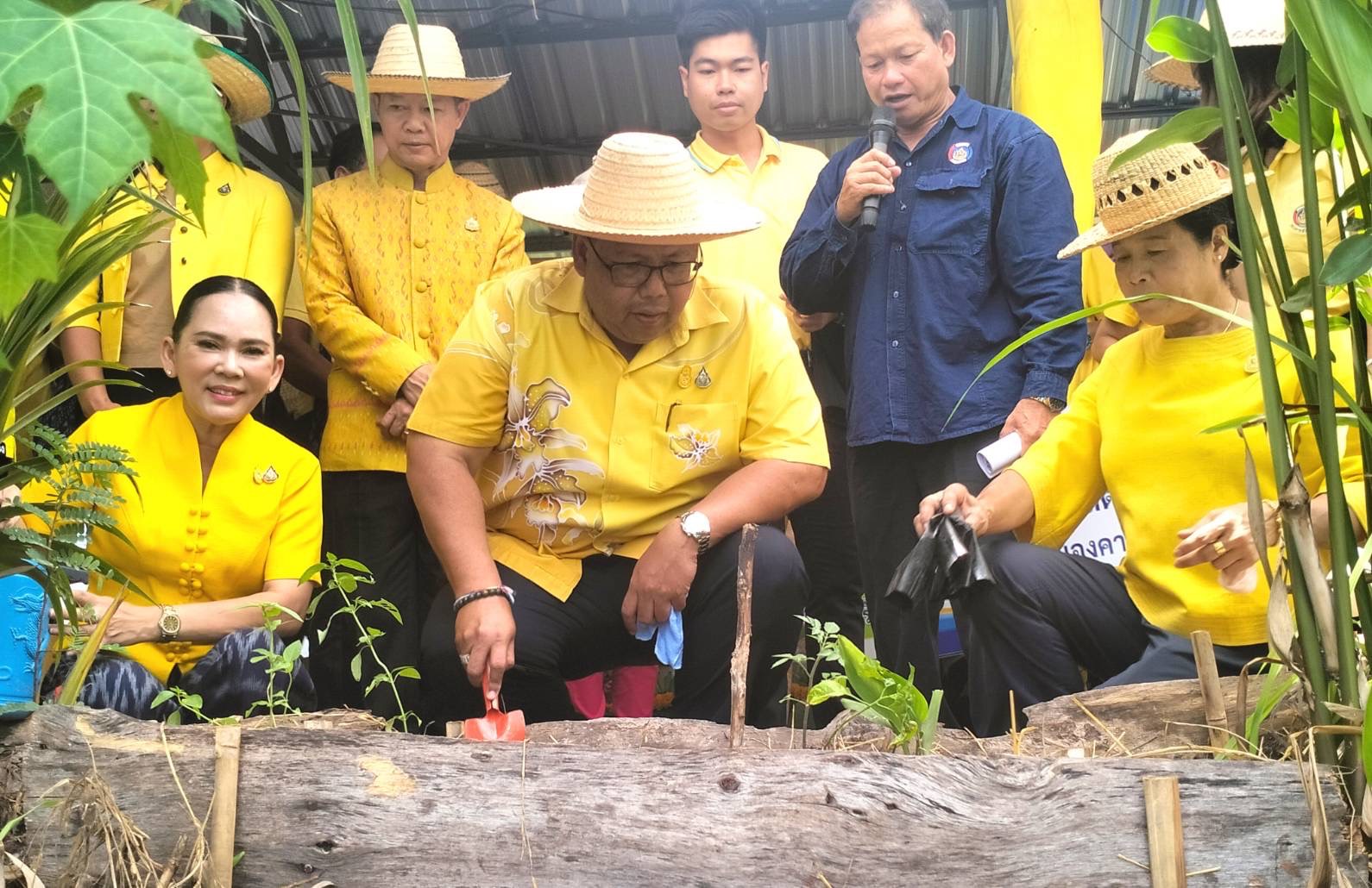 พช.หนองคาย น้อมนำหลักปรัชญาของเศรษฐกิจพอเพียงผ่านการดำเนินโครงการเฉลิมพระเกียรติพระบาทสมเด็จพระเจ้าอยู่หัว เนื่องในโอกาสมหามงคลเฉลิมพระชนมพรรษา 6 รอบ 28 กรกฎาคม 2567 ณ ศูนย์เรียนรู้ “โคก หนอง นา โมเดล” อำเภอเมืองหนองคาย