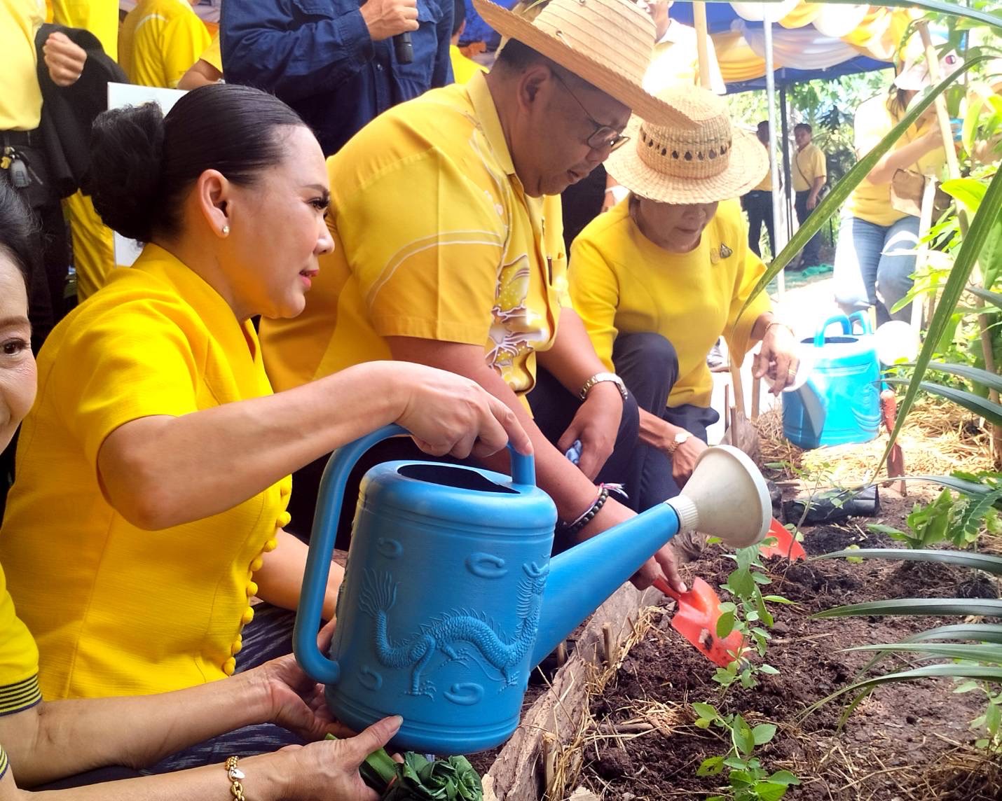 พช.หนองคาย น้อมนำหลักปรัชญาของเศรษฐกิจพอเพียงผ่านการดำเนินโครงการเฉลิมพระเกียรติพระบาทสมเด็จพระเจ้าอยู่หัว เนื่องในโอกาสมหามงคลเฉลิมพระชนมพรรษา 6 รอบ 28 กรกฎาคม 2567 ณ ศูนย์เรียนรู้ “โคก หนอง นา โมเดล” อำเภอเมืองหนองคาย