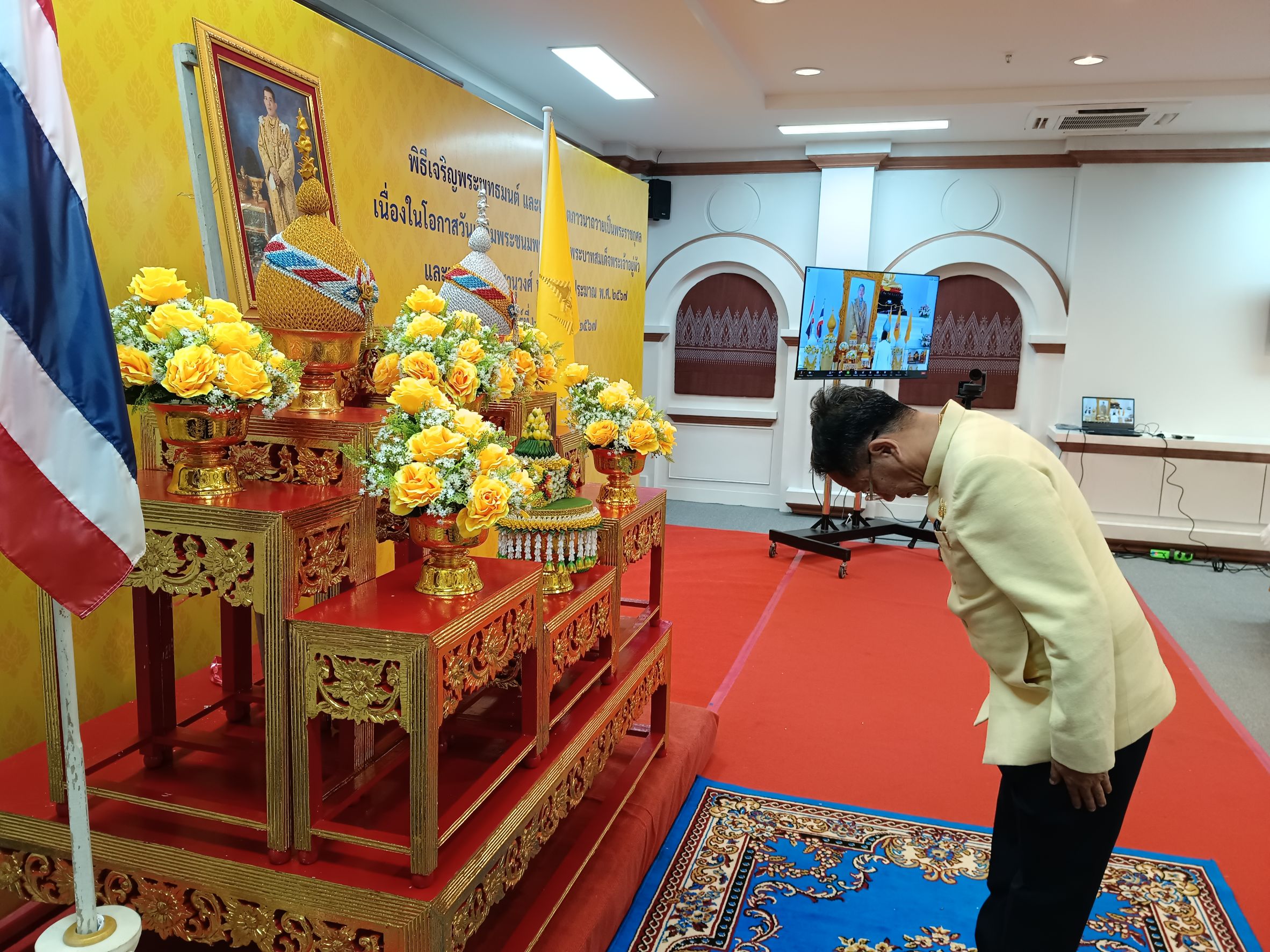 พช.หนองคาย ร่วมพิธีเจริญพระพุทธมนต์ และเจริญจิตตภาวนาถวายเป็นพระราชกุศล เนื่องในโอกาสวันเฉลิมพระชนมพรรษาของพระบาทสมเด็จพระเจ้าอยู่หัว และพระบรมวงศานุวงศ์ ประจำปีงบประมาณ พ.ศ. 2567