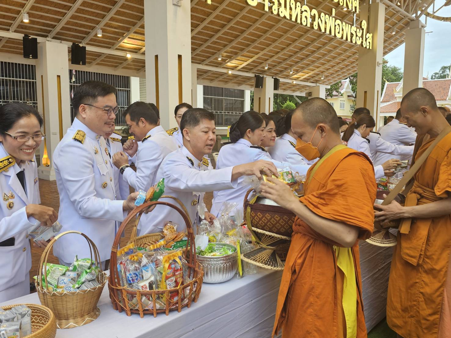พช.หนองคาย ร่วมพิธีทำบุญตักบาตรถวายพระราชกุศลและเฉลิมพระเกียรติพระบาทสมเด็จพระเจ้าอยู่หัว เนื่องในโอกาสพระราชพิธีมหามงคลเฉลิมพระชนมพรรษา 6 รอบ 28 กรกฎาคม 2567