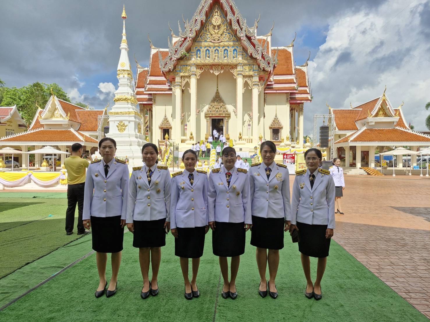 พช.หนองคาย ร่วมพิธีเวียนเทียนสมโภชน้ำพระพุทธมนต์ศักดิ์สิทธิ์ ณ พระอุโบสถ วัดโพธิ์ชัย พระอารามหลวง อำเภอเมืองหนองคาย จังหวัดหนองคาย