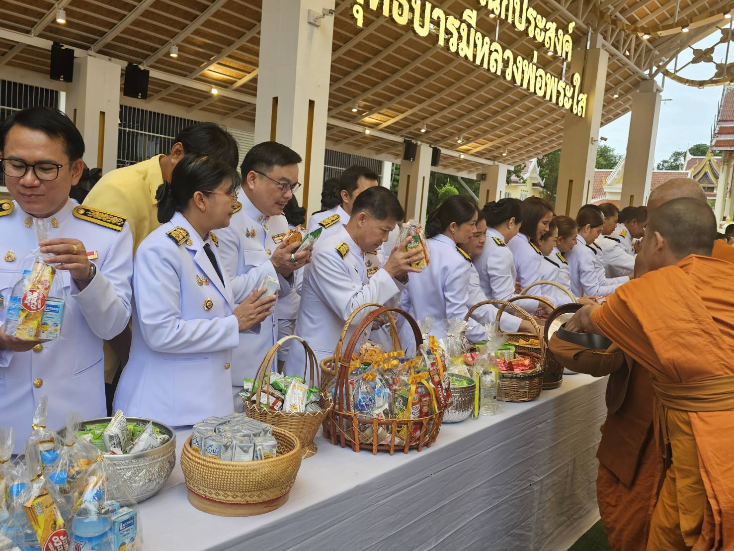 พช.หนองคาย ร่วมพิธีทำบุญตักบาตรถวายพระราชกุศลและเฉลิมพระเกียรติพระบาทสมเด็จพระเจ้าอยู่หัว เนื่องในโอกาสพระราชพิธีมหามงคลเฉลิมพระชนมพรรษา 6 รอบ 28 กรกฎาคม 2567